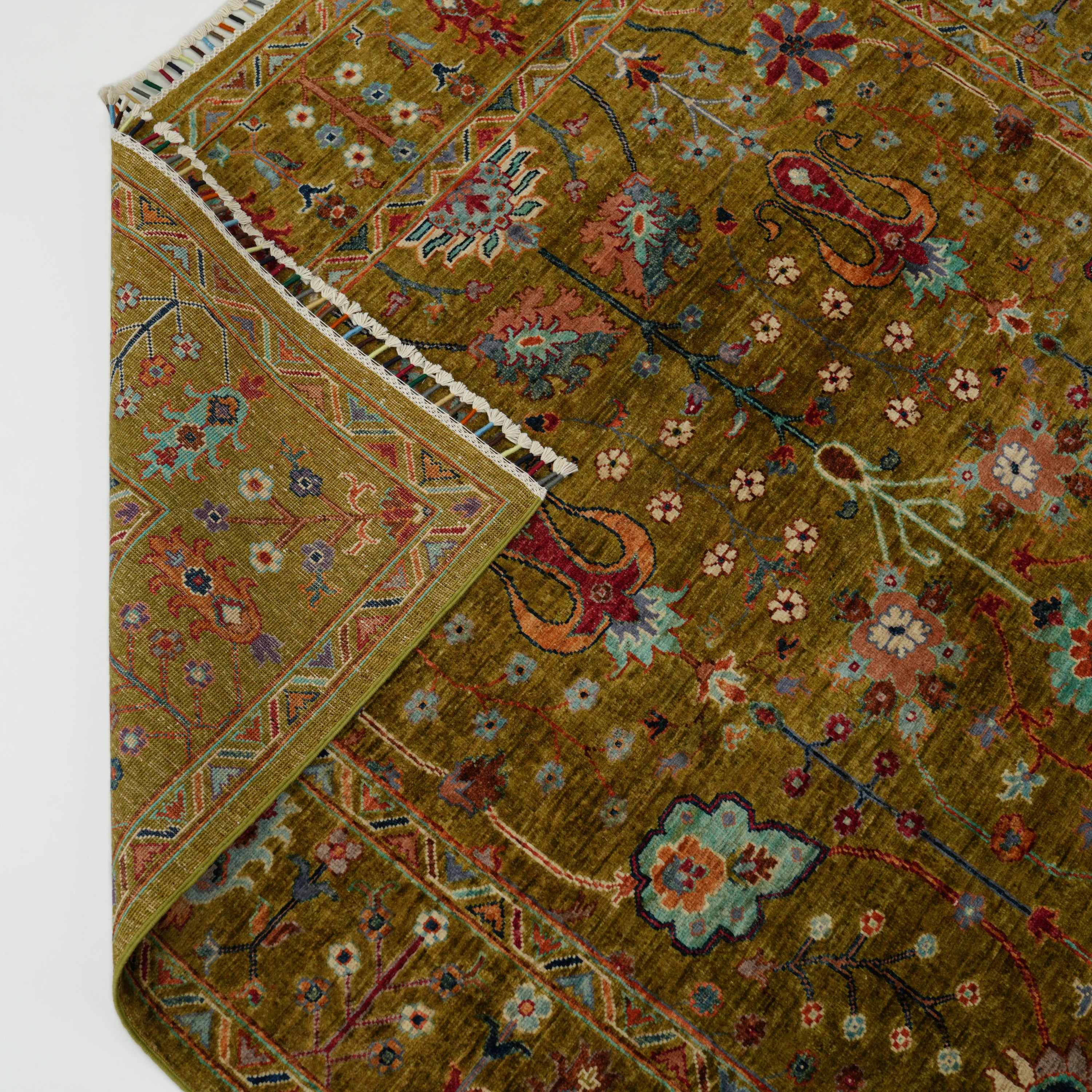 Şahzade Serisi El Dokuma Çiçek Desenli Yeşil Yün Halı