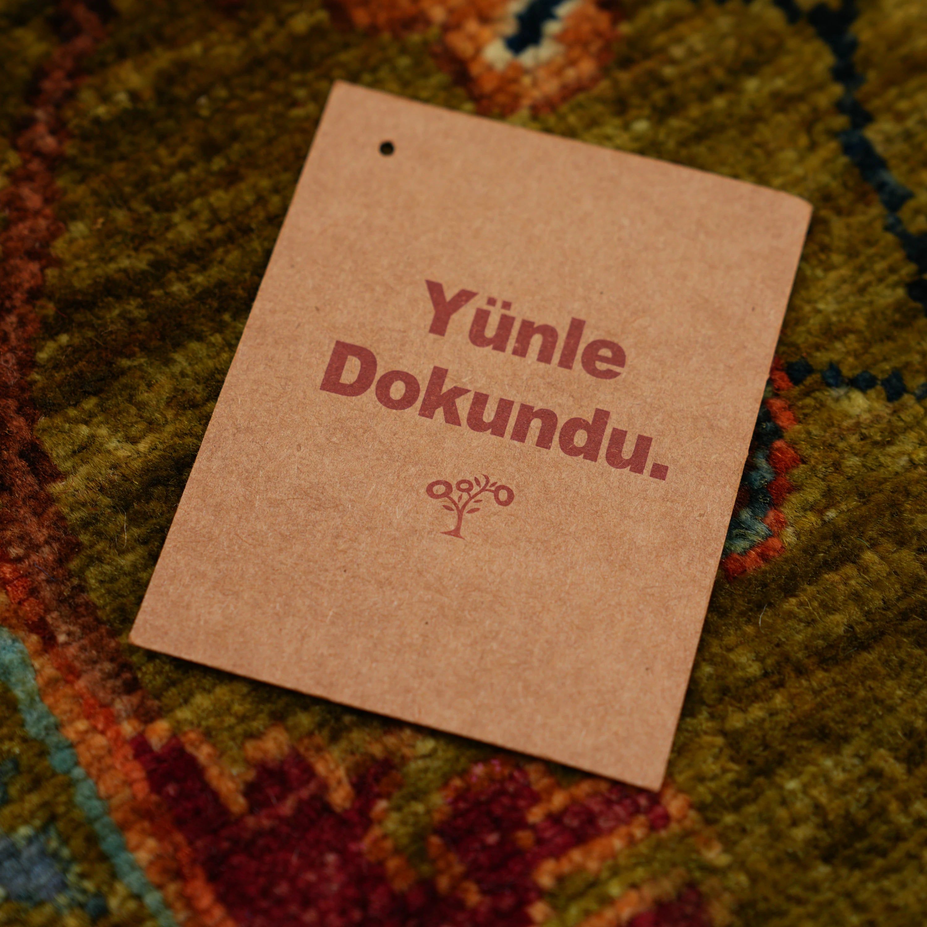 Şahzade Serisi El Dokuma Çiçek Desenli Yeşil Yün Halı