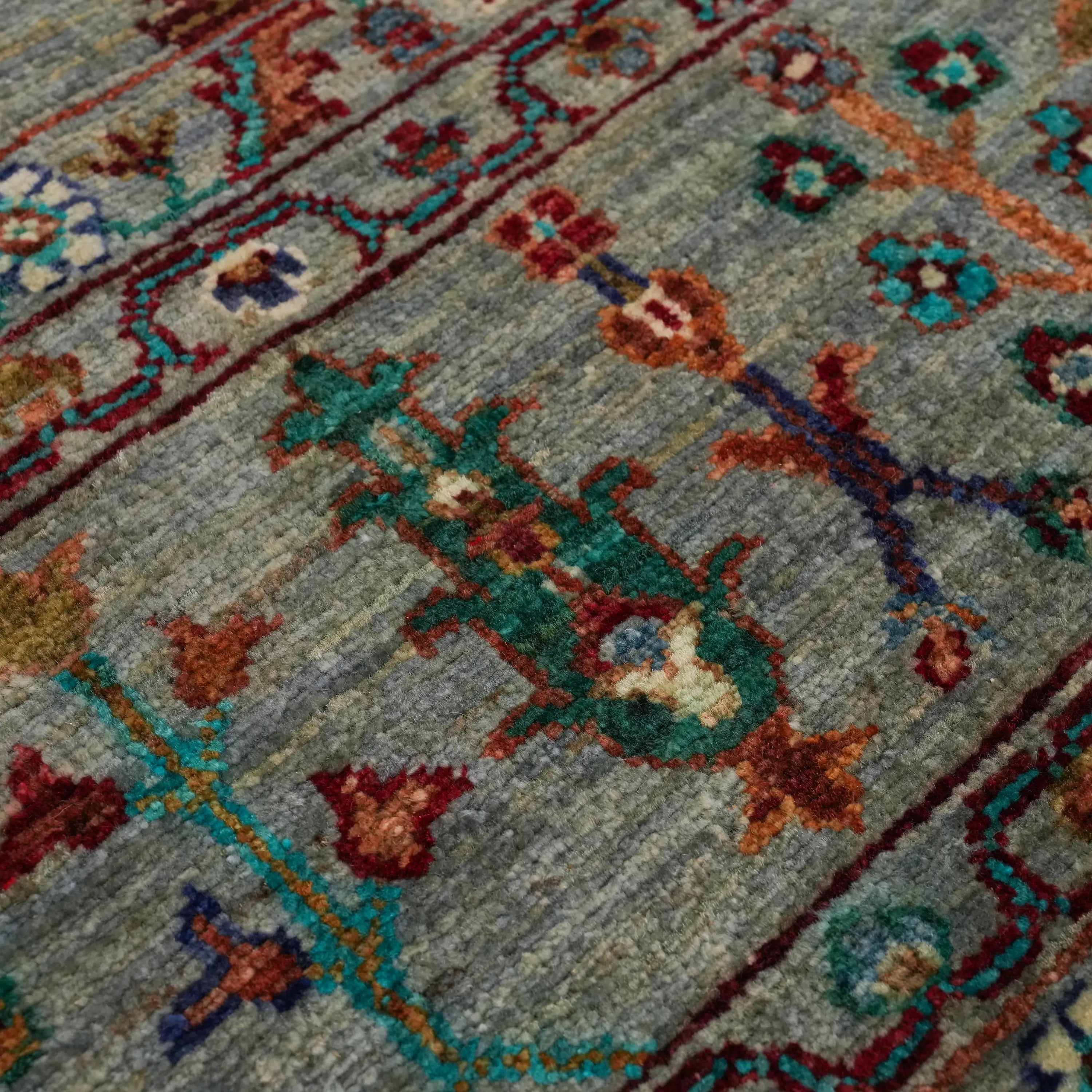 Şahzade Serisi El Dokuma Uşak Desenli Gri Yün Halı