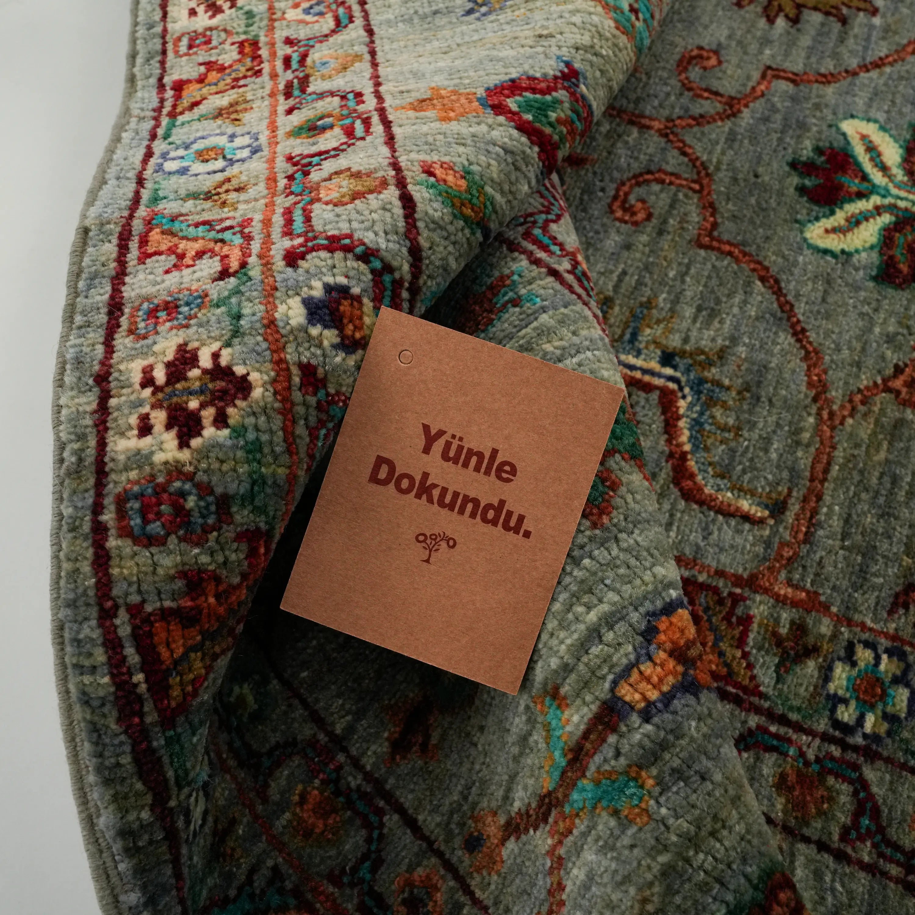 Şahzade Serisi El Dokuma Uşak Desenli Gri Yün Halı