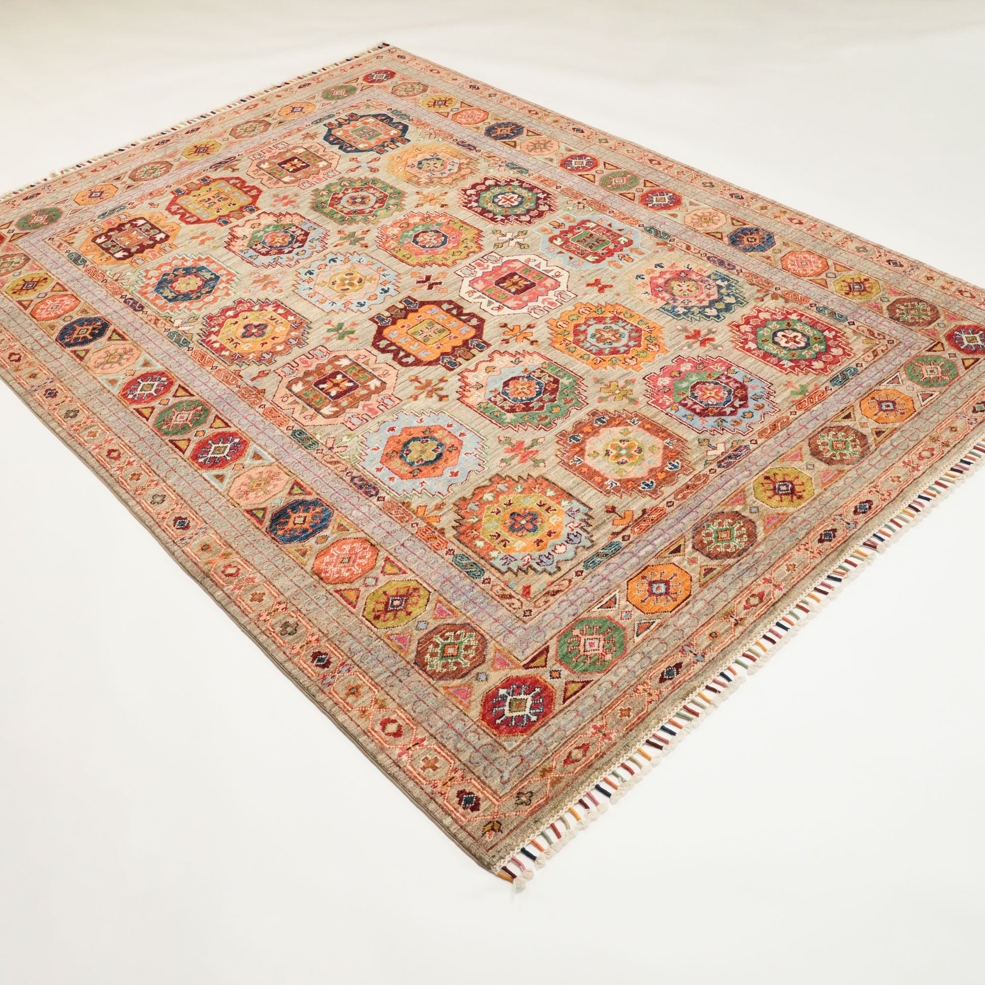 Şahzade Serisi El Dokuma Uşak Desenli Yün Gri Halı