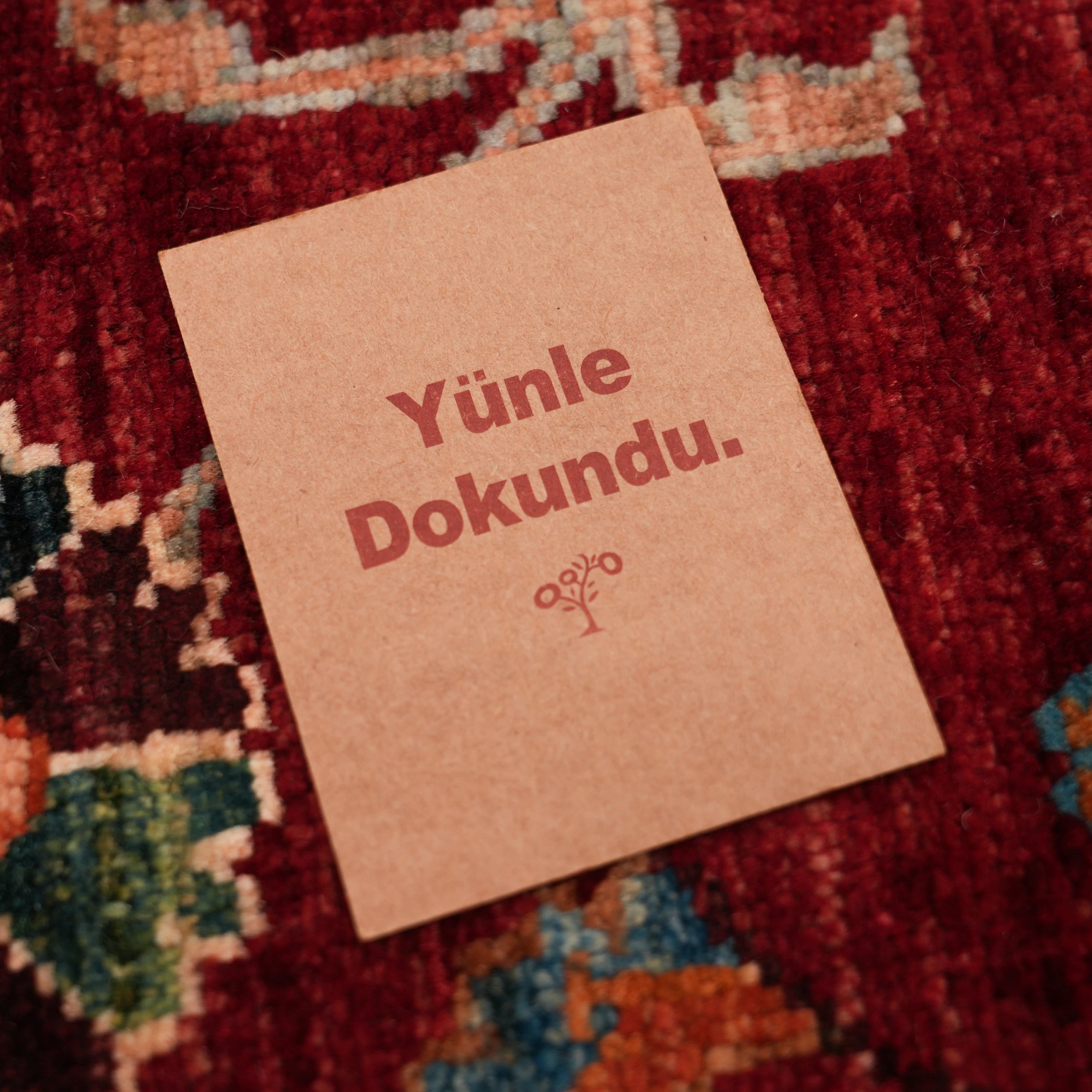 Şahzade Serisi El Dokuma Uşak Desenli Kırmızı Yün Halı