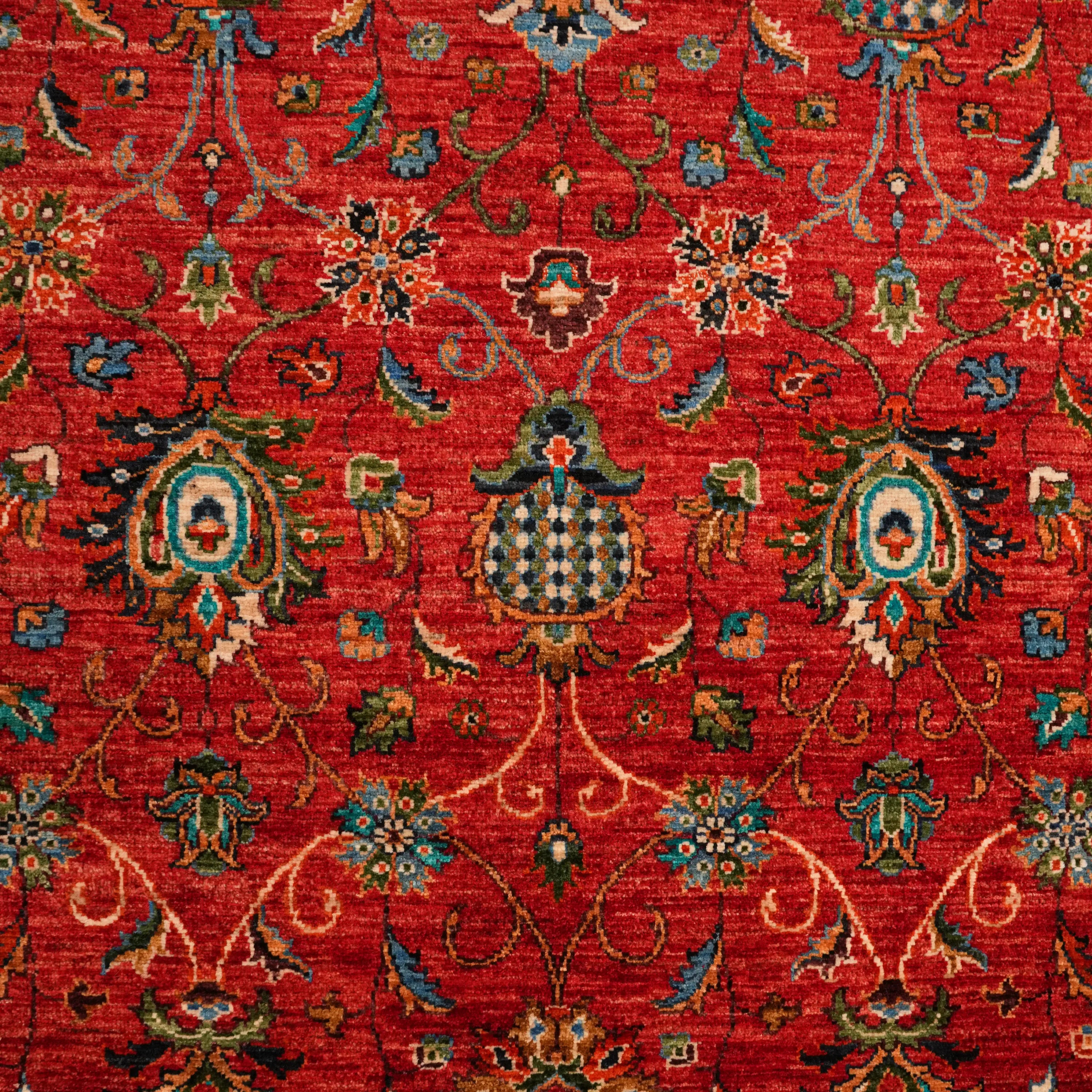 Şahzade Serisi El Dokuma Uşak Desenli Kırmızı Yün Halı