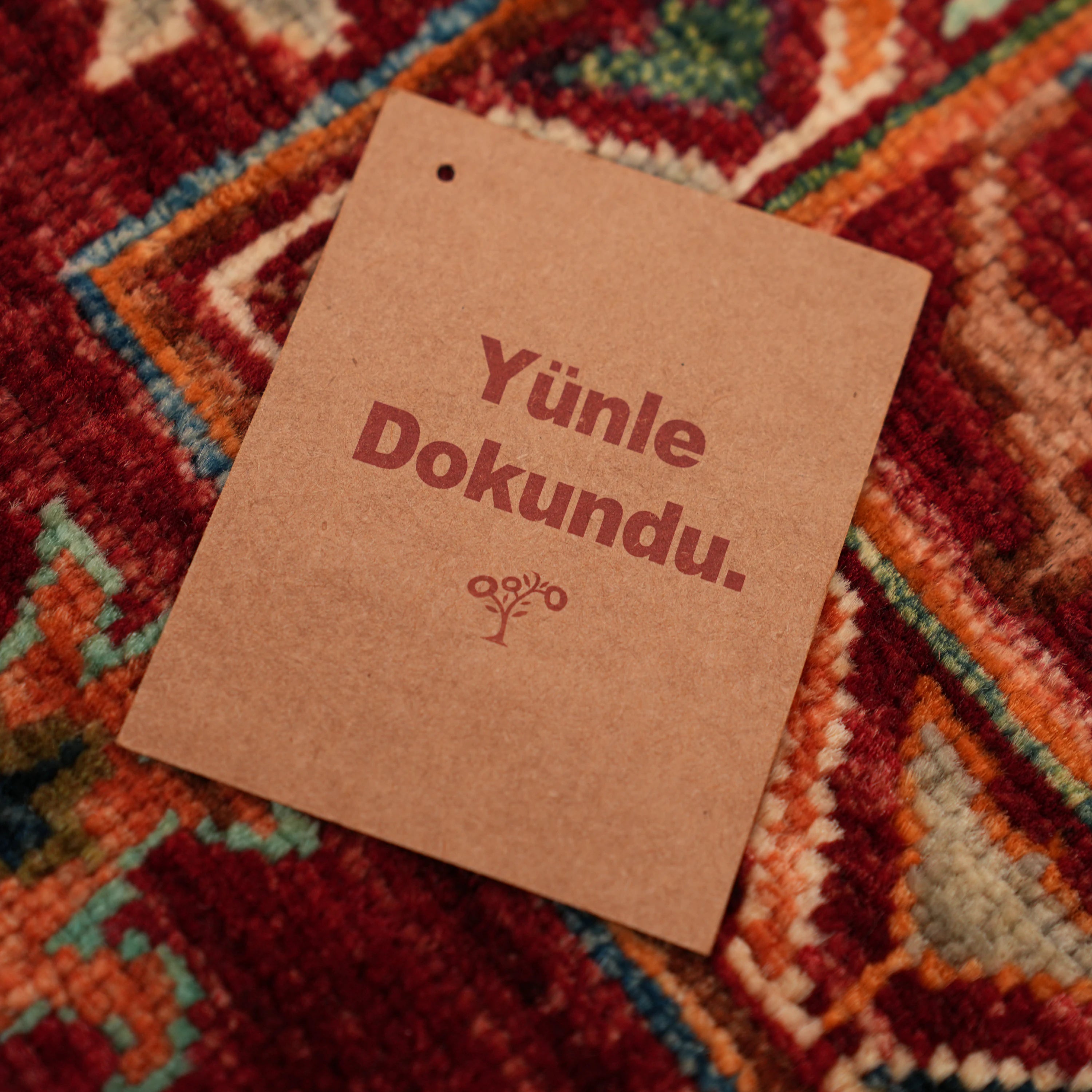 Şahzade Serisi El Dokuma Uşak Desenli Kırmızı Yün Halı