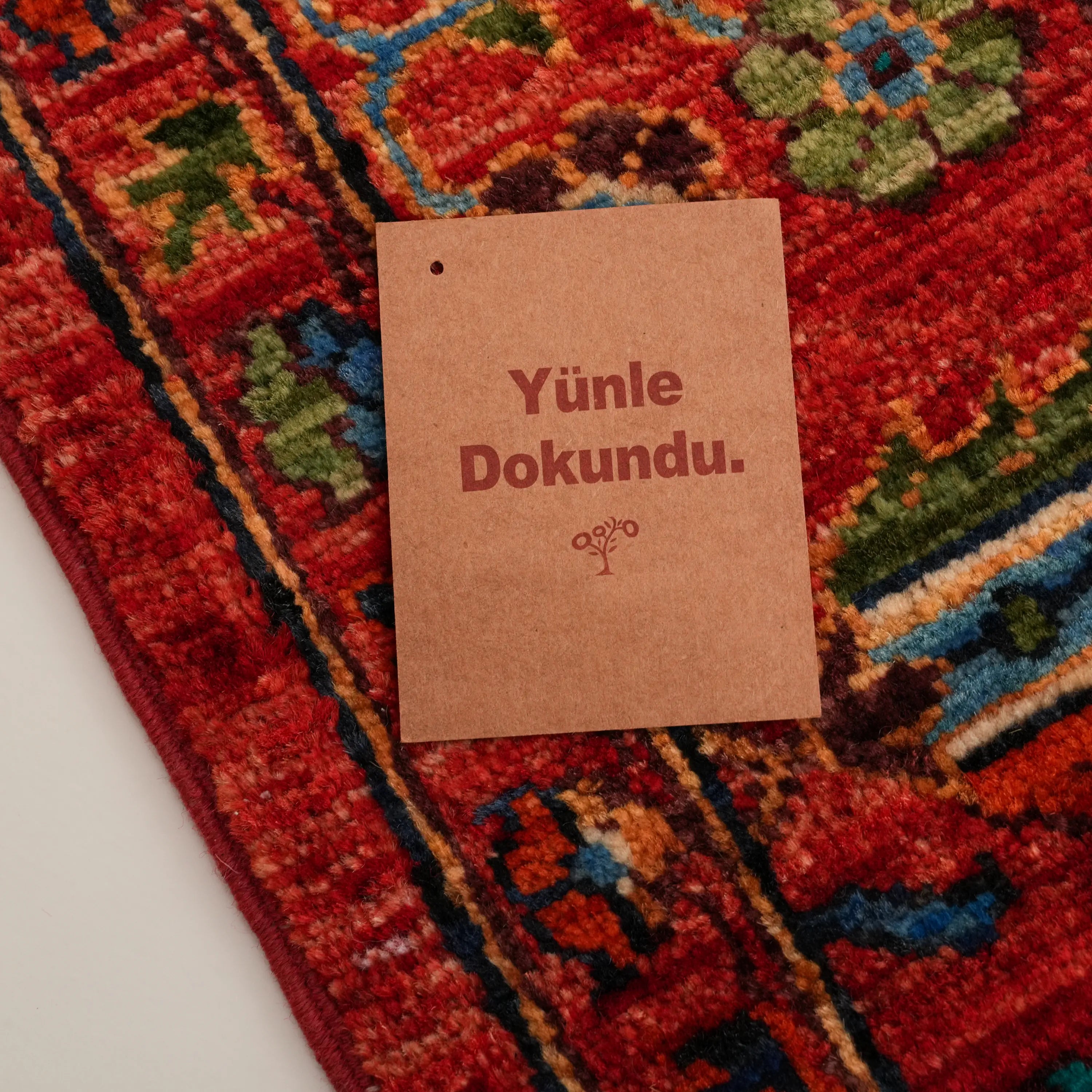 Şahzade Serisi El Dokuma Uşak Desenli Kırmızı Yün Halı