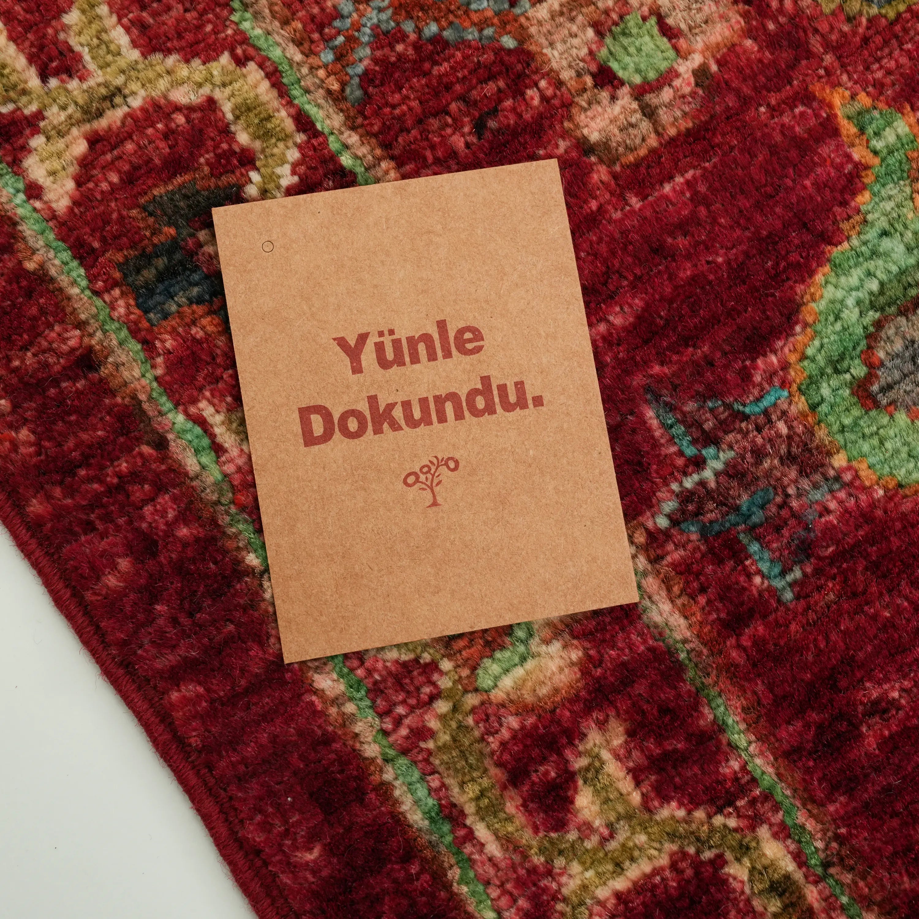 Şahzade Serisi El Dokuma Uşak Desenli Kırmızı Yün Halı