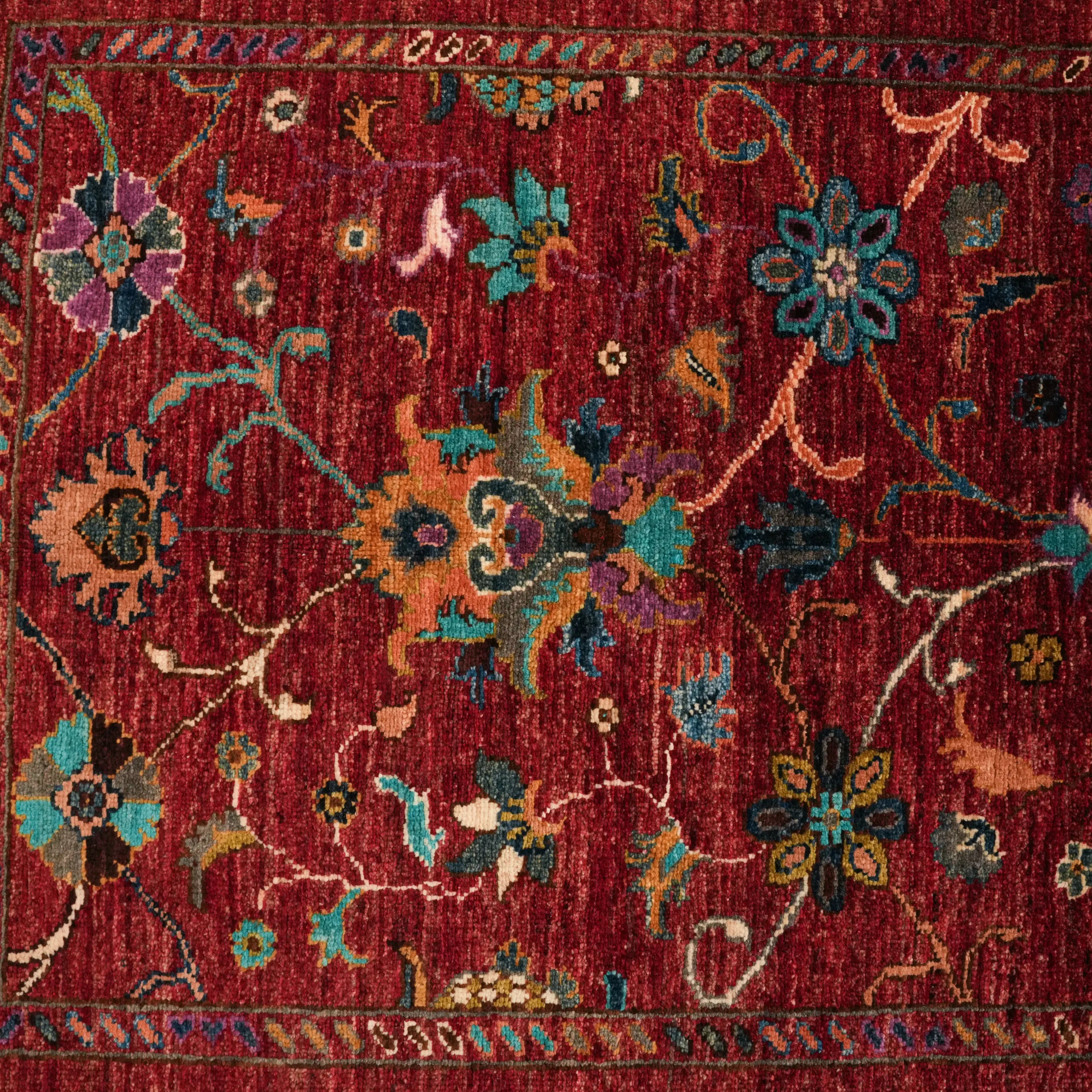 Şahzade Serisi El Dokuma Uşak Desenli Klasik Yün Kırmızı Halı