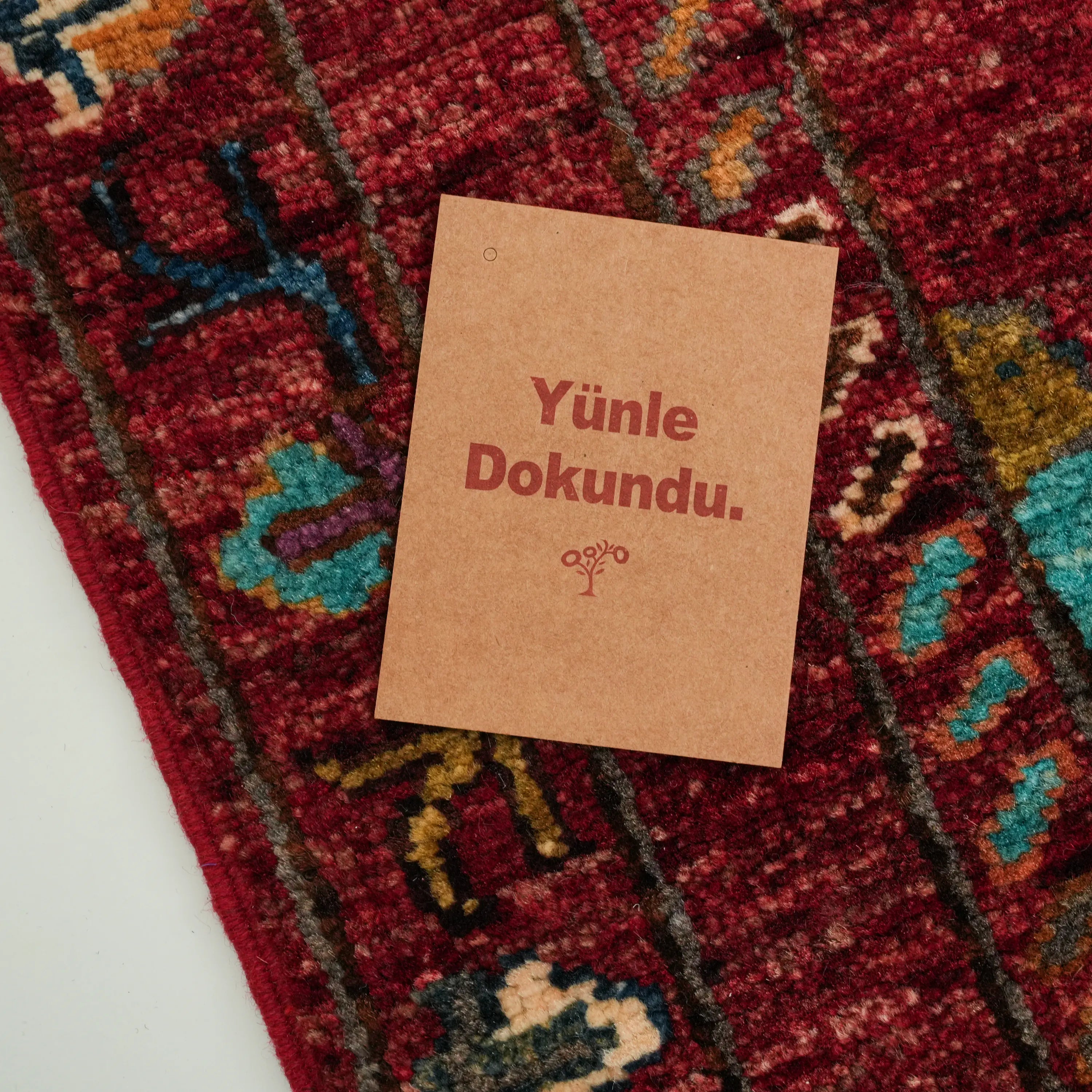 Şahzade Serisi El Dokuma Uşak Desenli Klasik Yün Kırmızı Halı