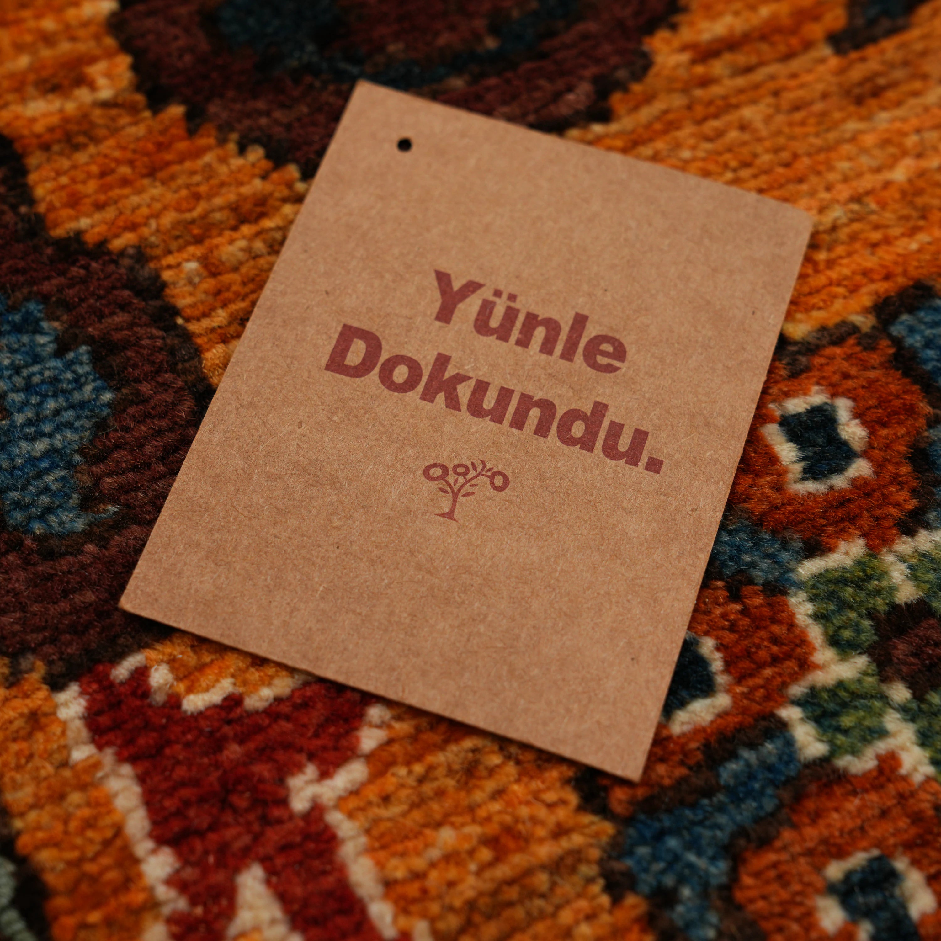 Şahzade Serisi El Dokuma Uşak Desenli Sarı Yün Halı