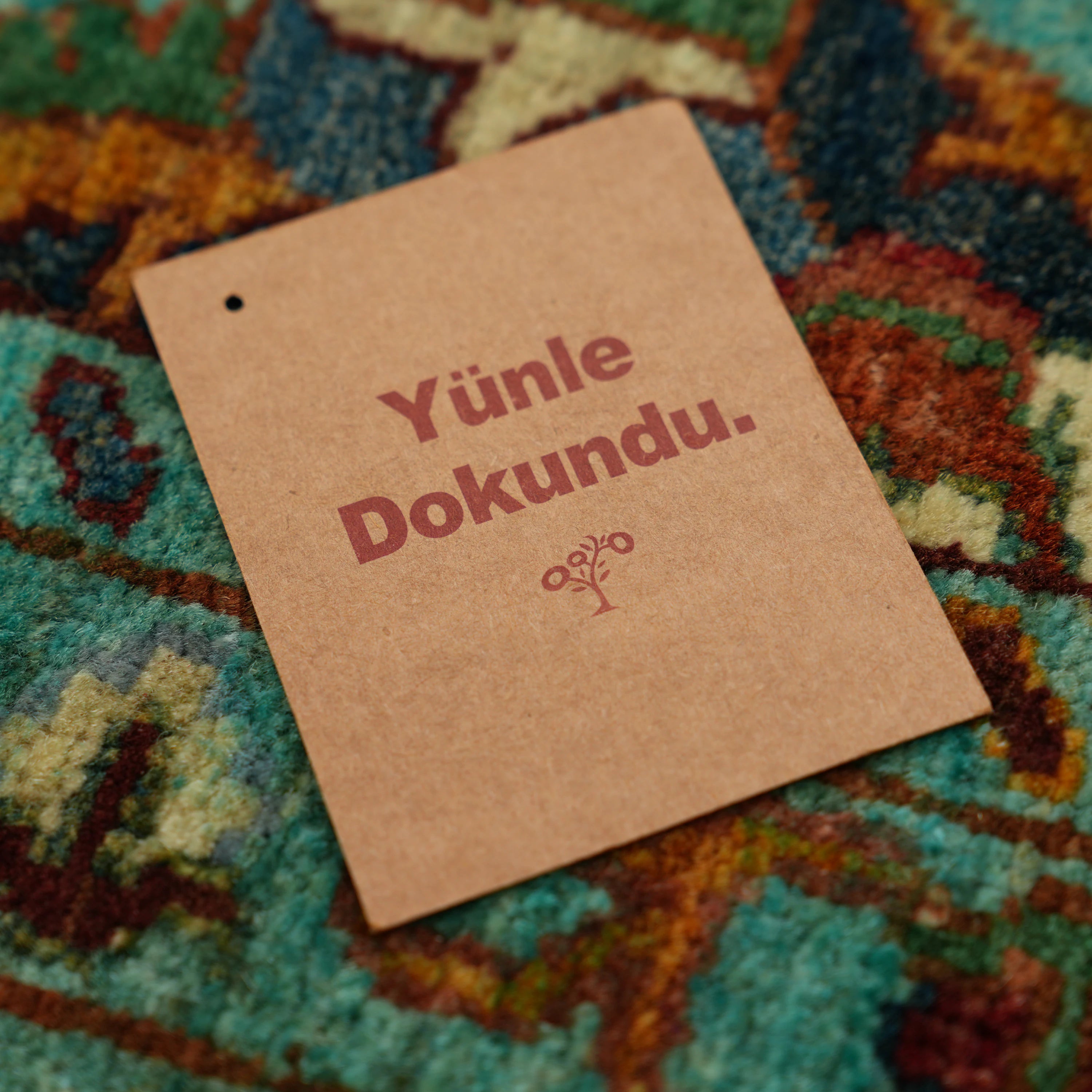 Şahzade Serisi El Dokuma Uşak Desenli Turkuaz Yün Halı