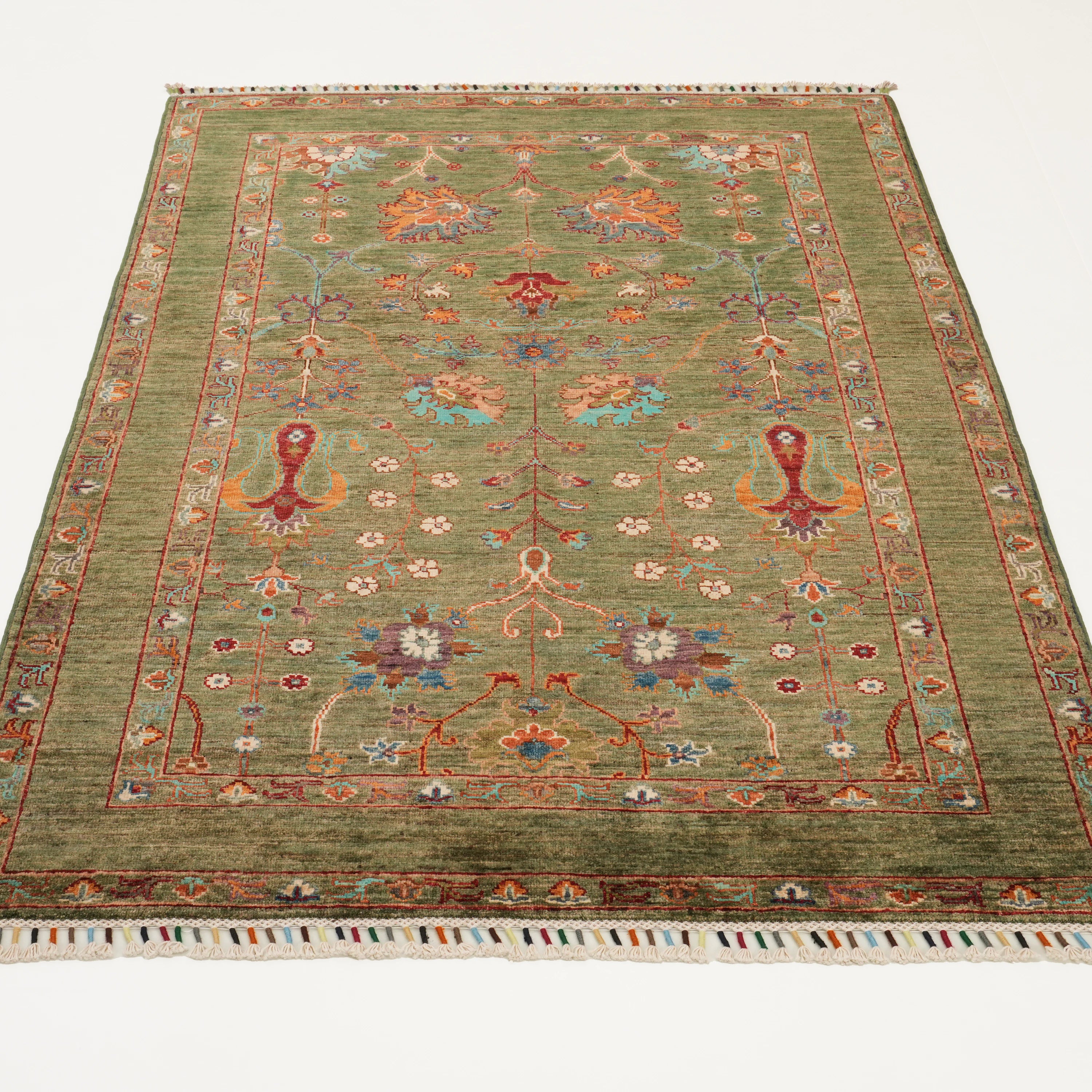 Şahzade Serisi El Dokuma Uşak Desenli Yeşil Yün Halı