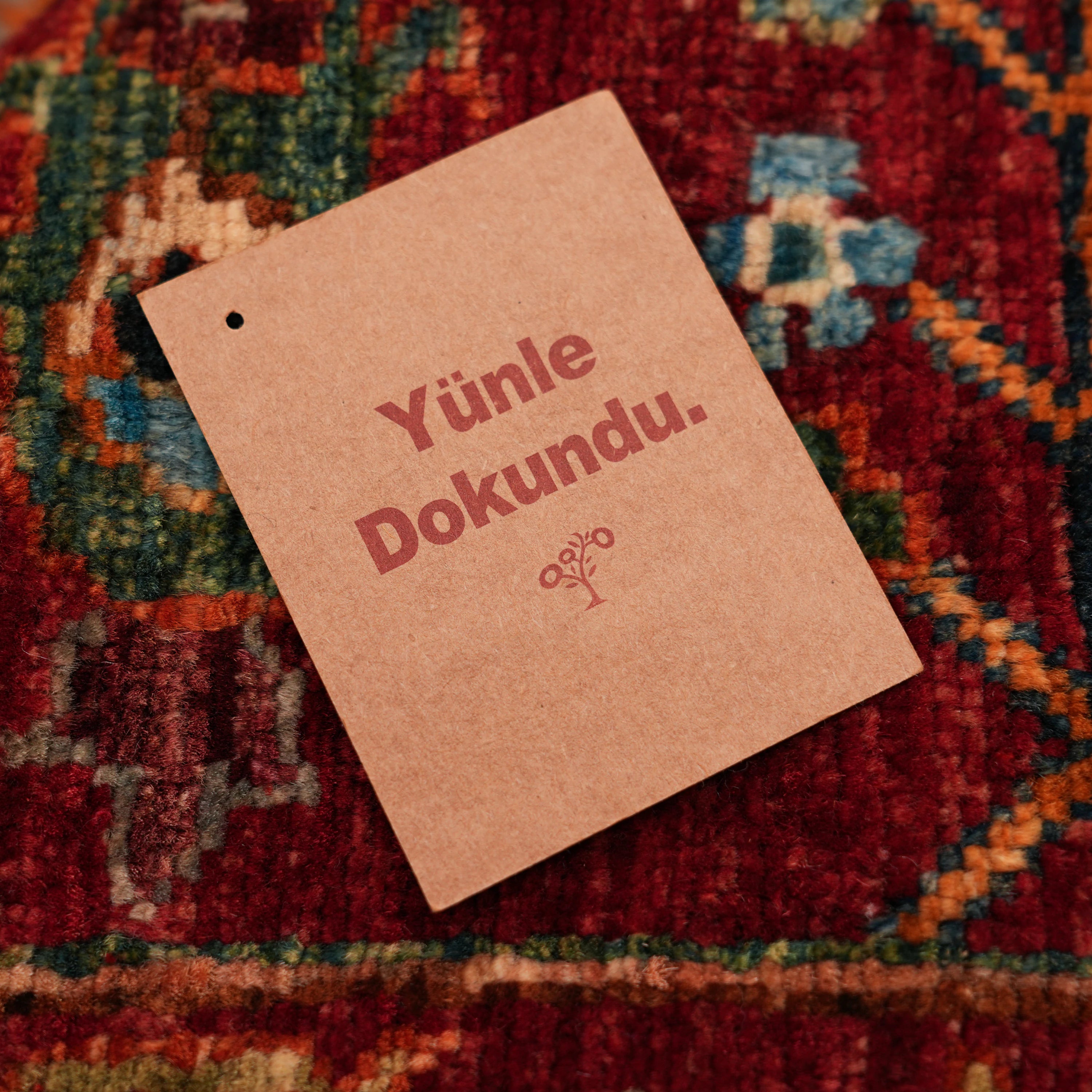 Şahzade Serisi El Dokuma Uşak Desenli Yün Kırmızı Halı