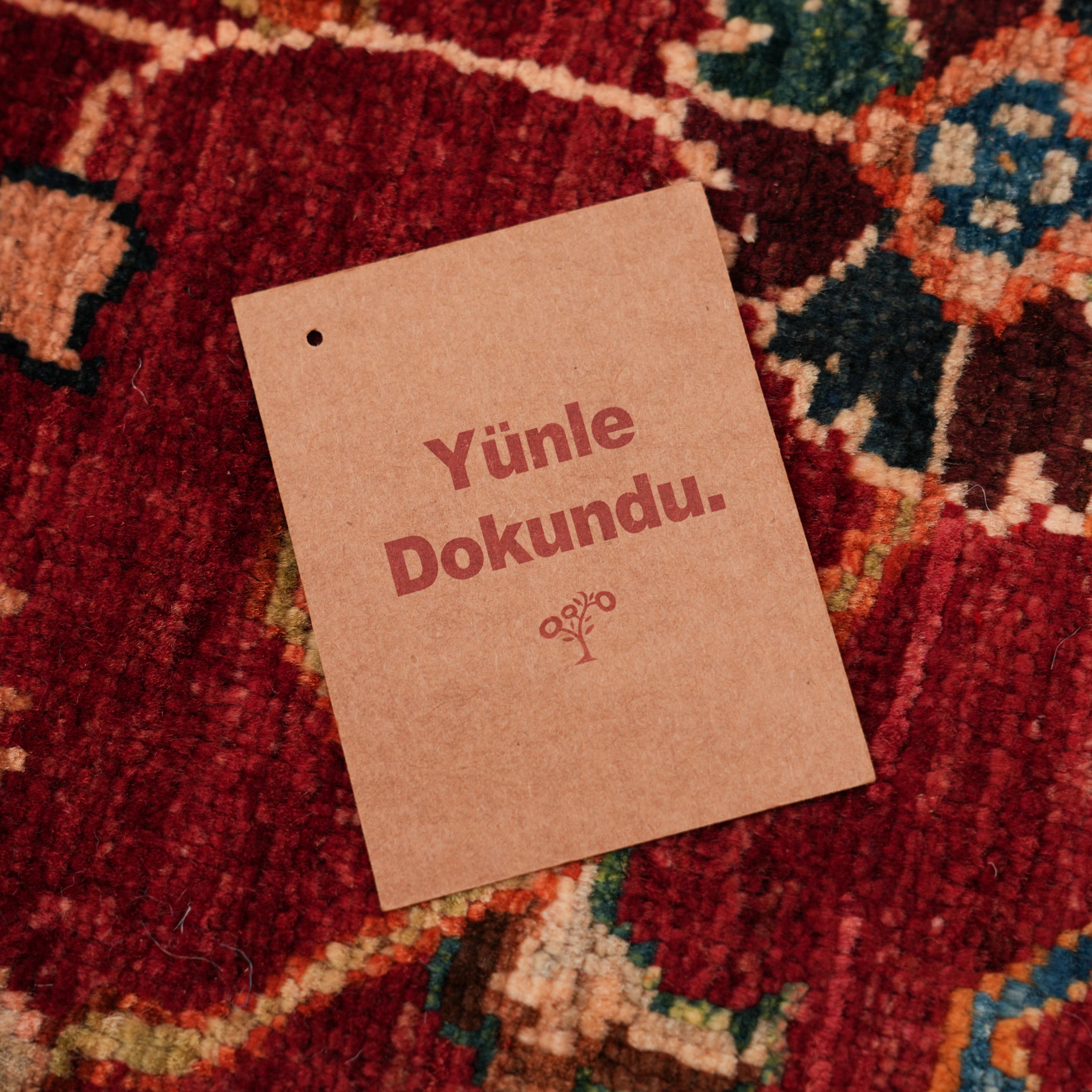 Şahzade Series Handwoven Wool Uşak Pattern Red Rug