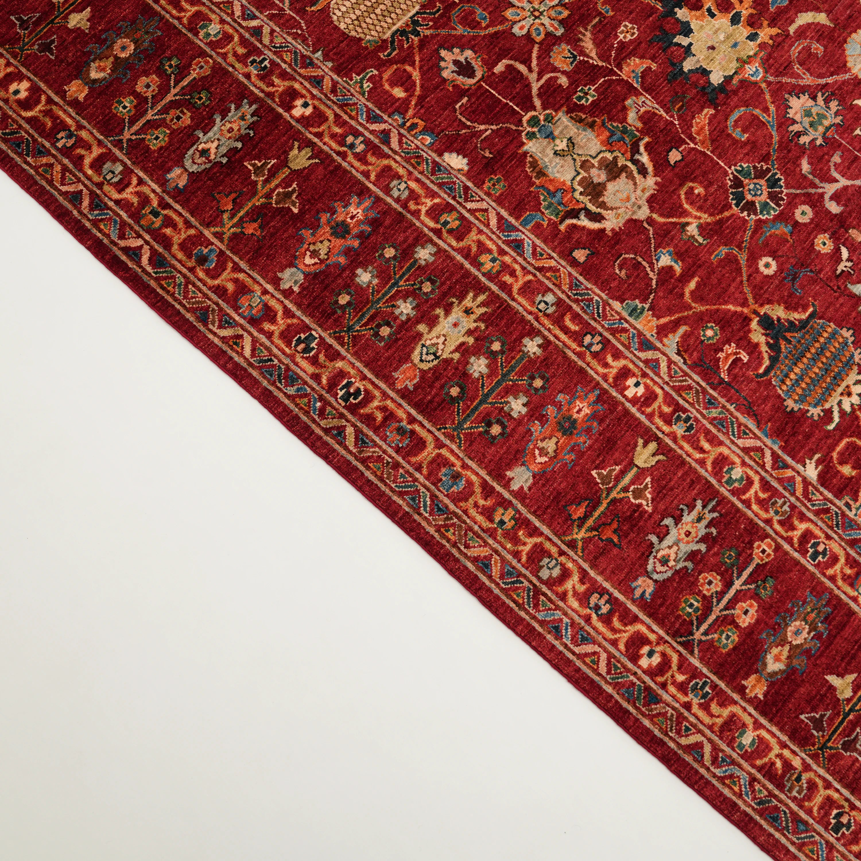 Şahzade Series Handwoven Wool Uşak Pattern Red Rug