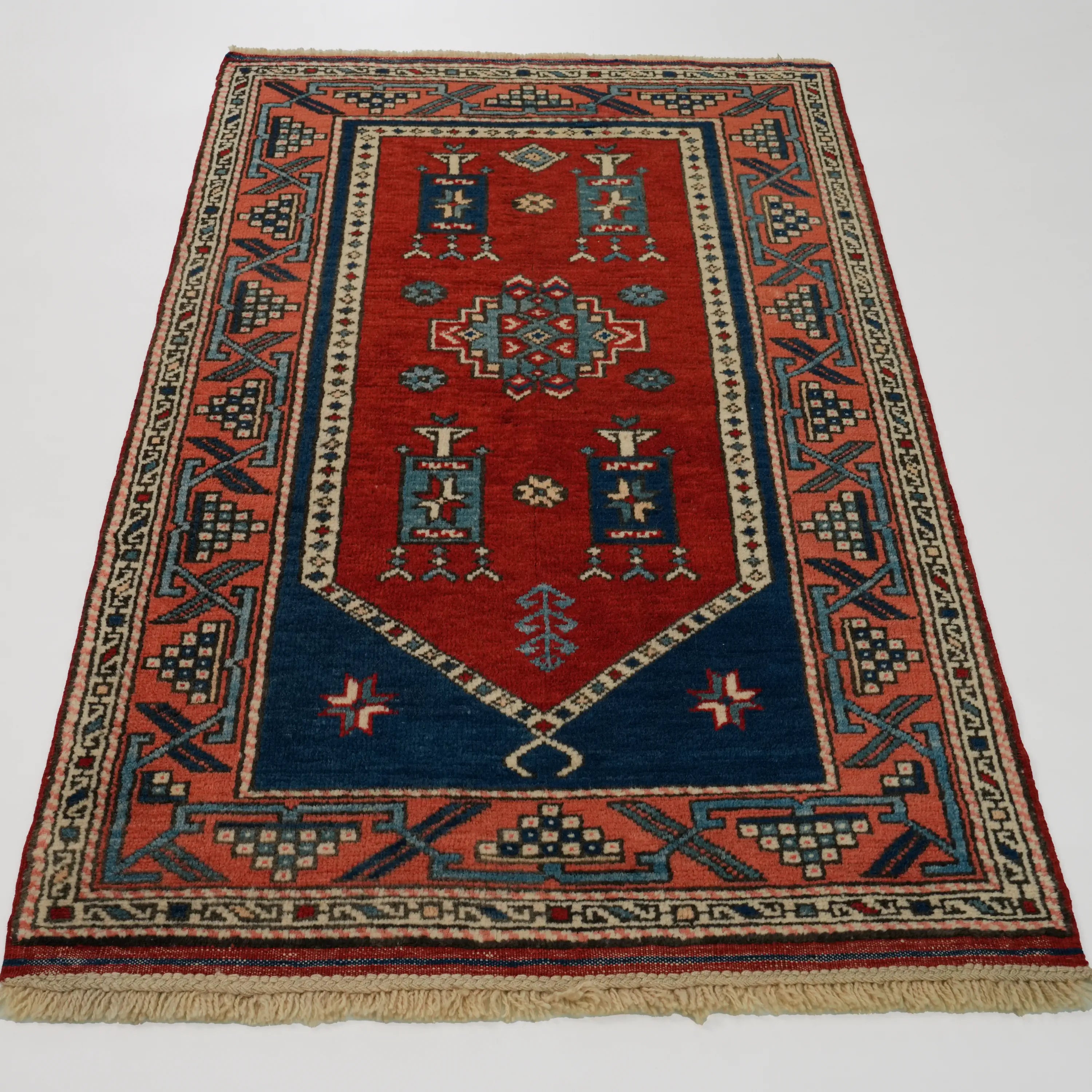 Seccade Desenli Kırmızı Kök Boyalı Kirmen Köy Dokuma Ayvacık Halısı