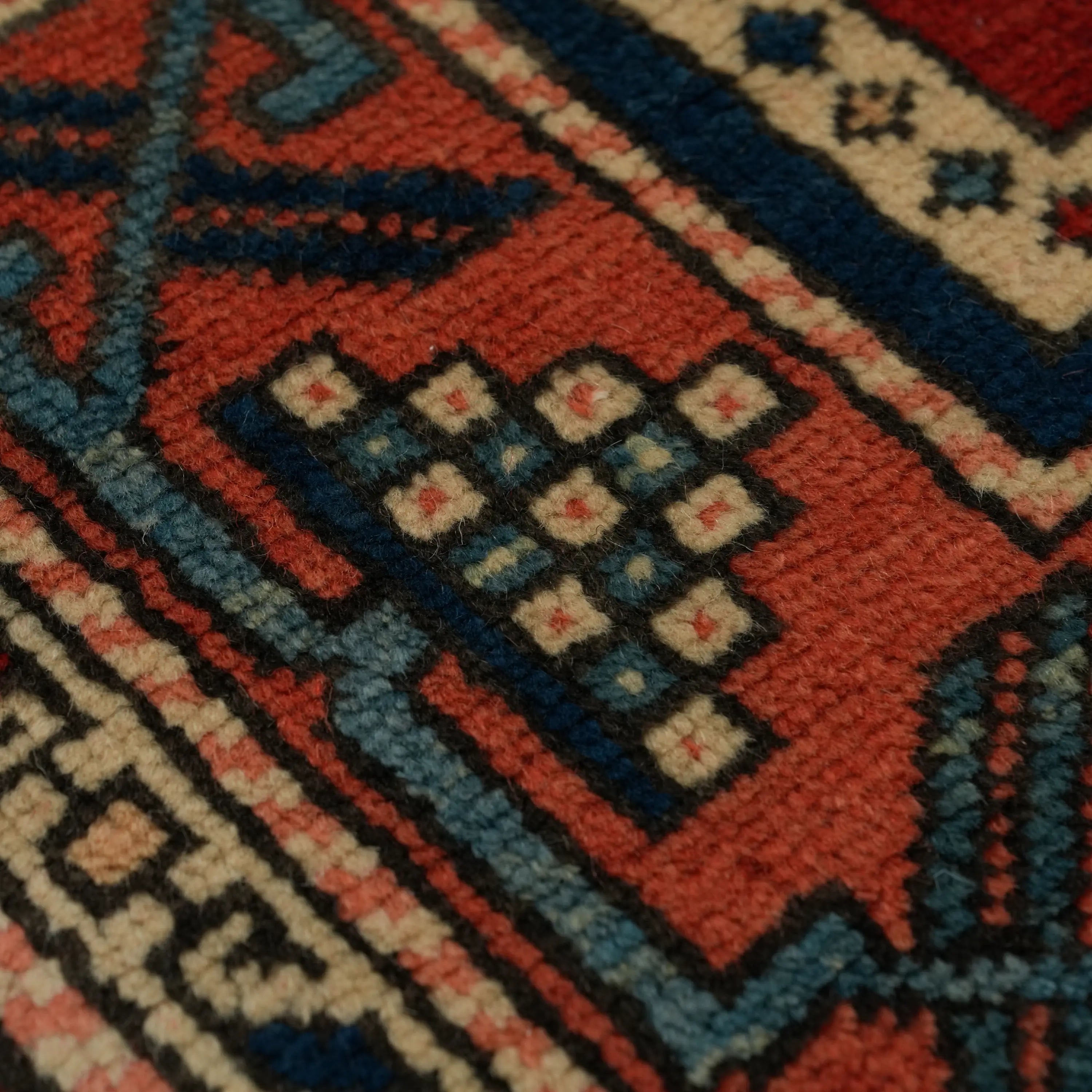 Seccade Desenli Kırmızı Kök Boyalı Kirmen Köy Dokuma Ayvacık Halısı