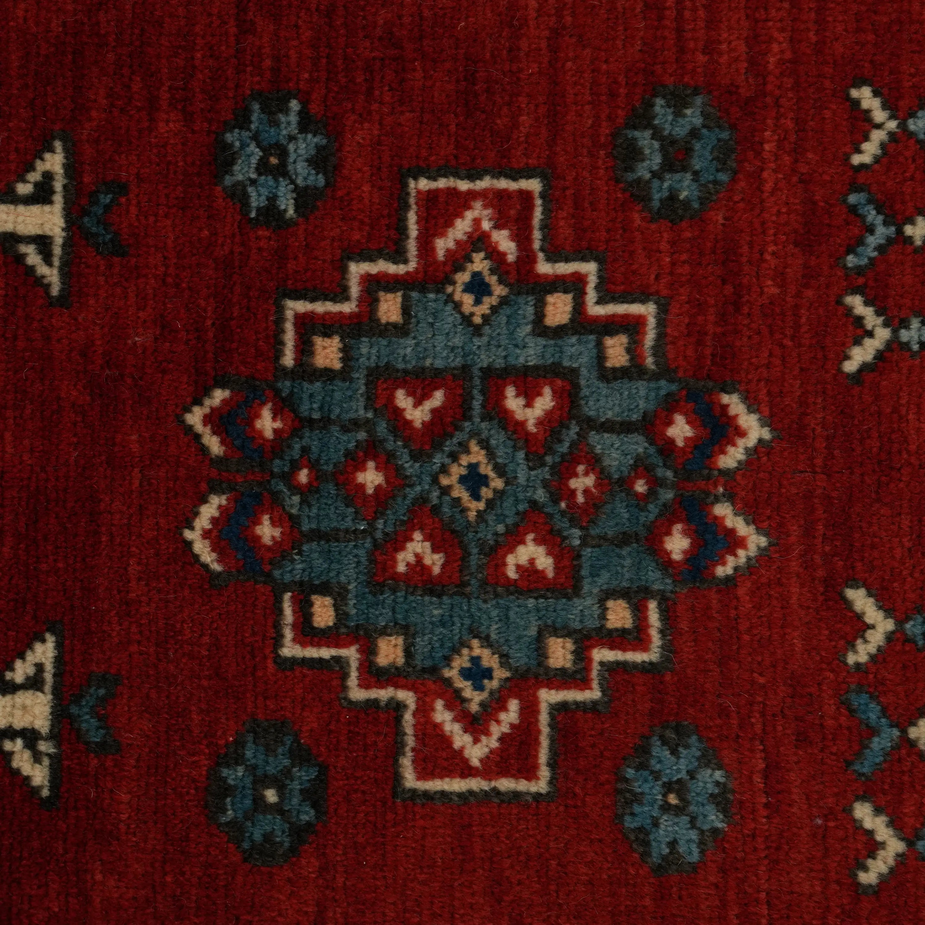 Seccade Desenli Kırmızı Kök Boyalı Kirmen Köy Dokuma Ayvacık Halısı