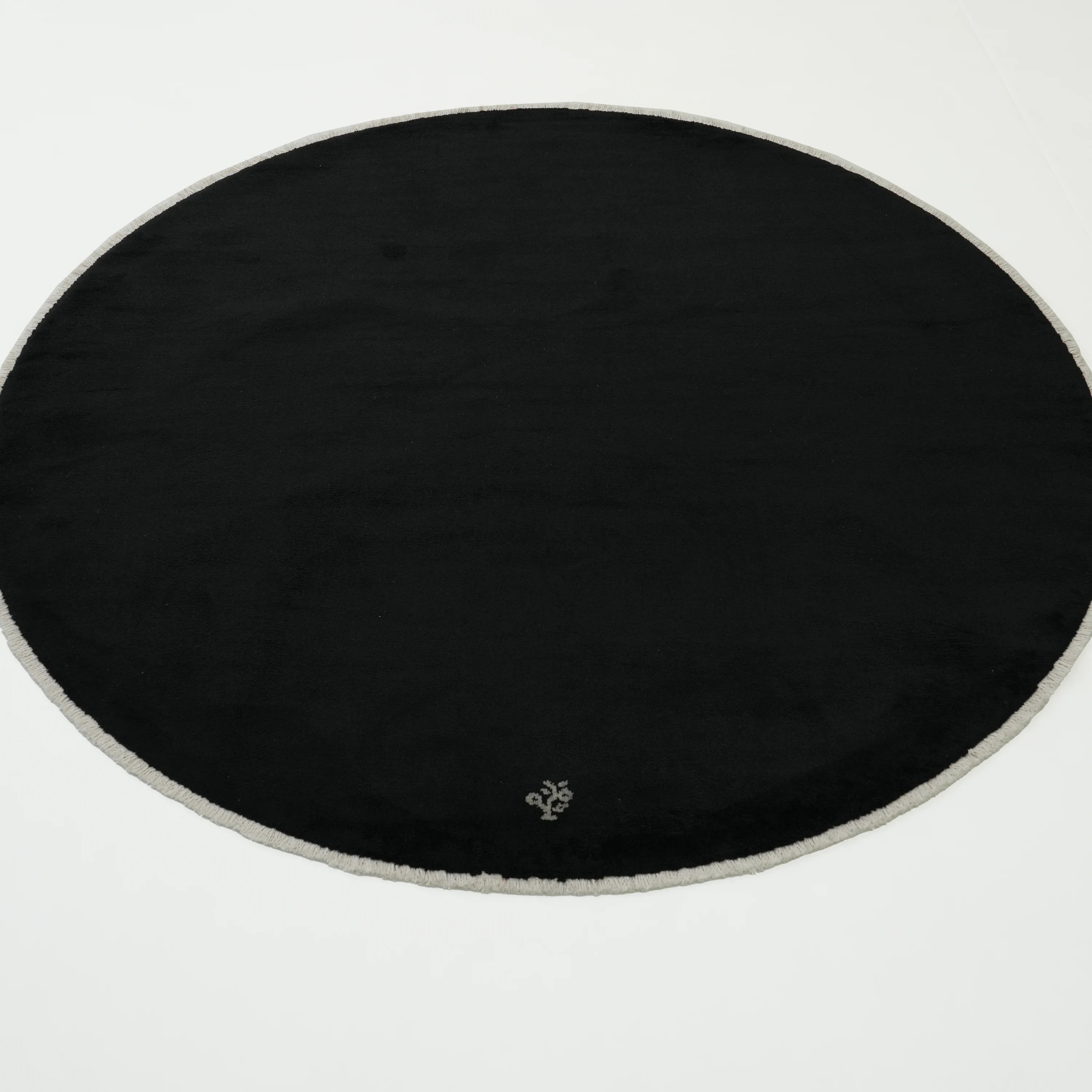 Sekoya Serisi Sade Desenli Siyah Tencel Tezgah Dokuma Yuvarlak Halı