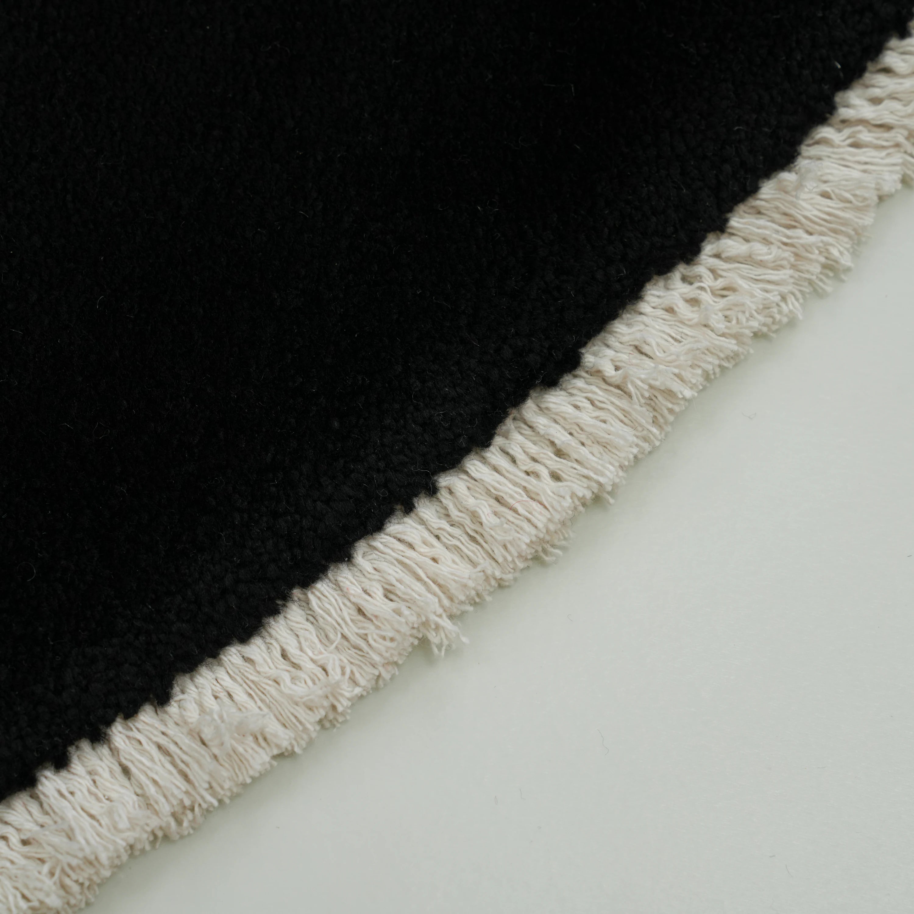 Sekoya Serisi Sade Desenli Siyah Tencel Tezgah Dokuma Yuvarlak Halı