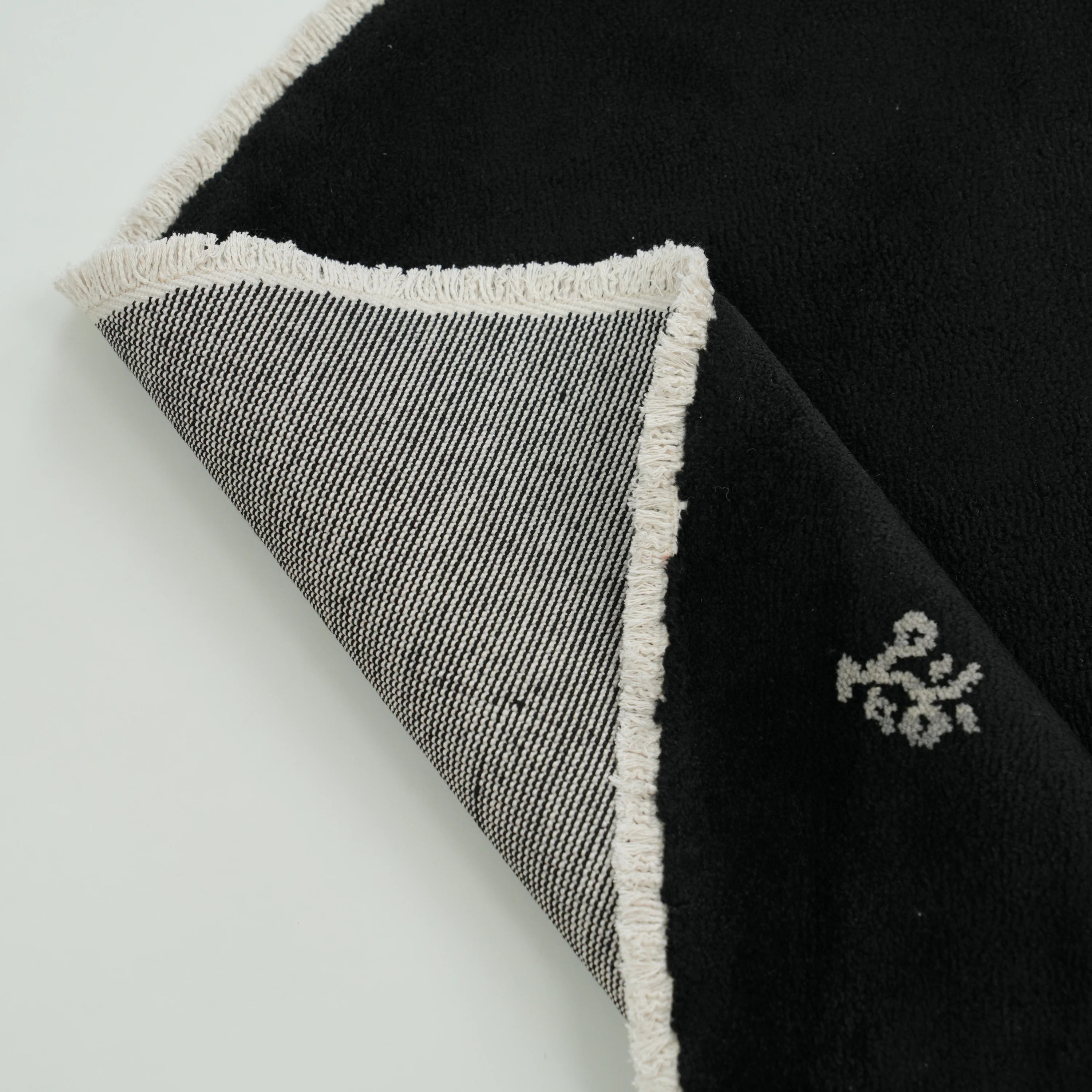 Sekoya Serisi Sade Desenli Siyah Tencel Tezgah Dokuma Yuvarlak Halı