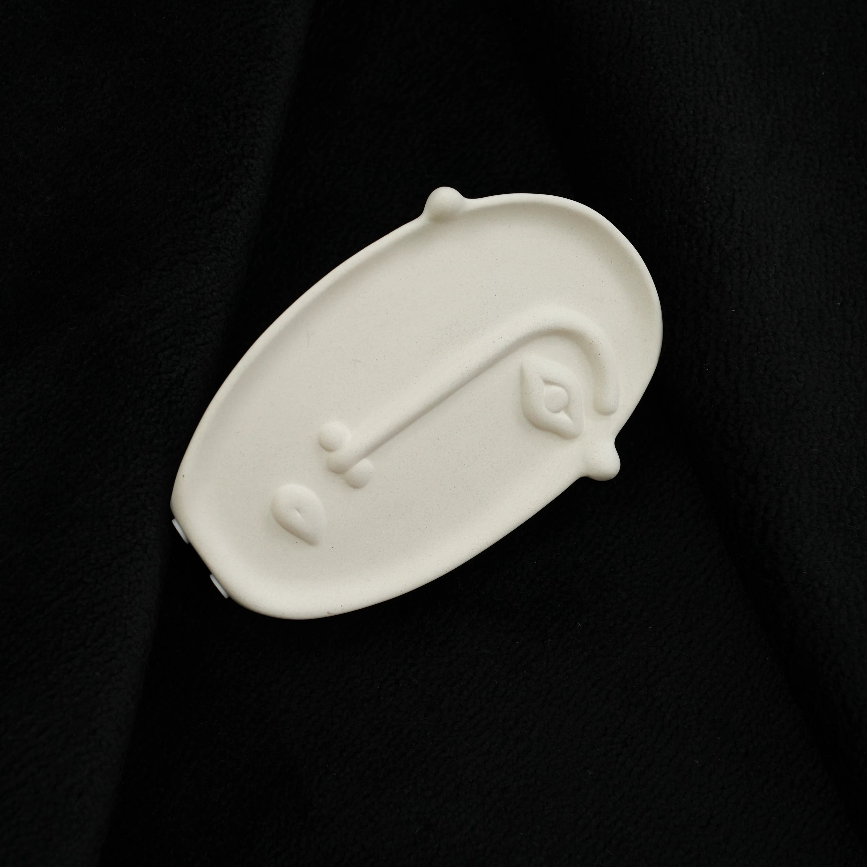 Sekoya Serisi Sade Desenli Siyah Tencel Tezgah Dokuma Yuvarlak Halı