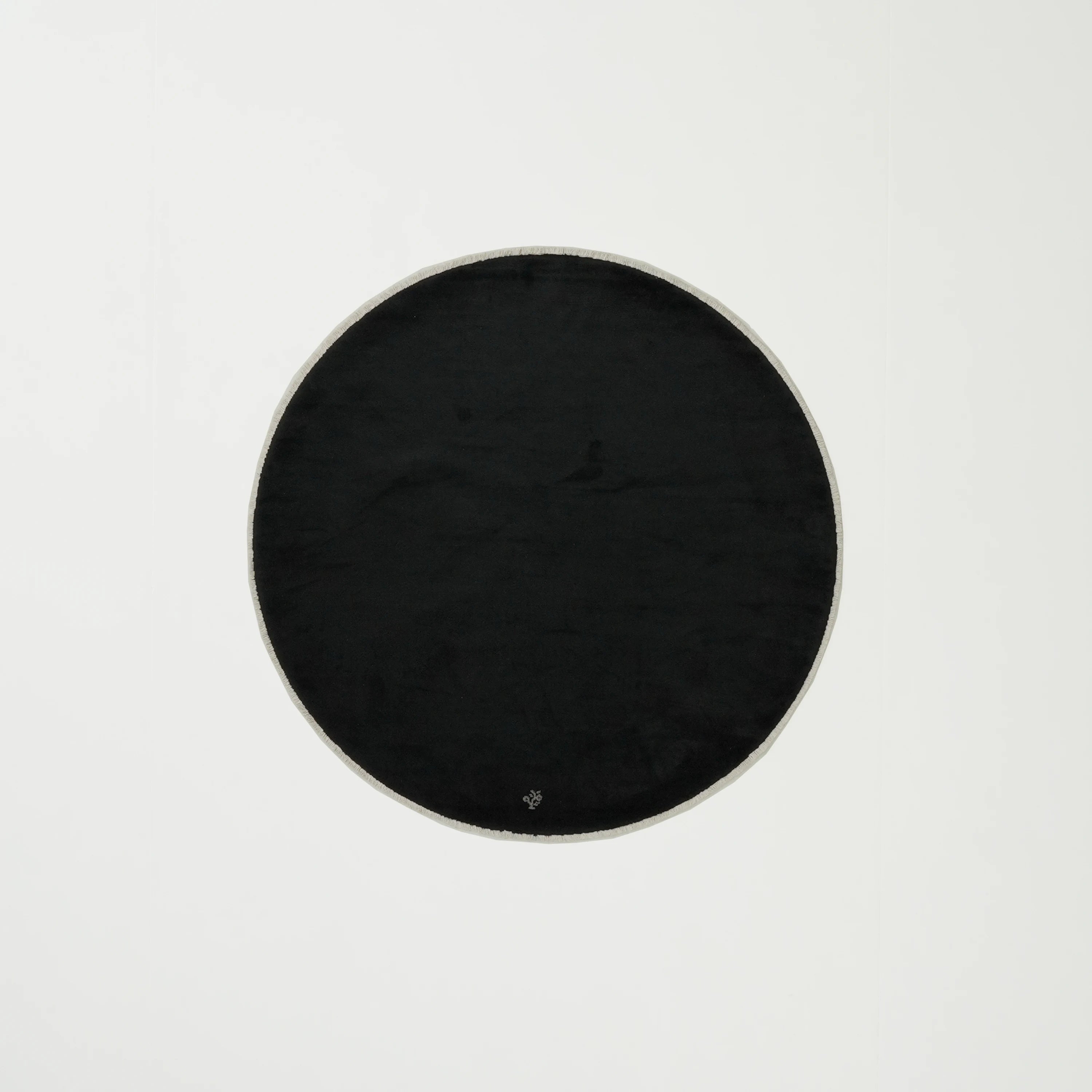 Sekoya Serisi Sade Desenli Siyah Tencel Tezgah Dokuma Yuvarlak Halı