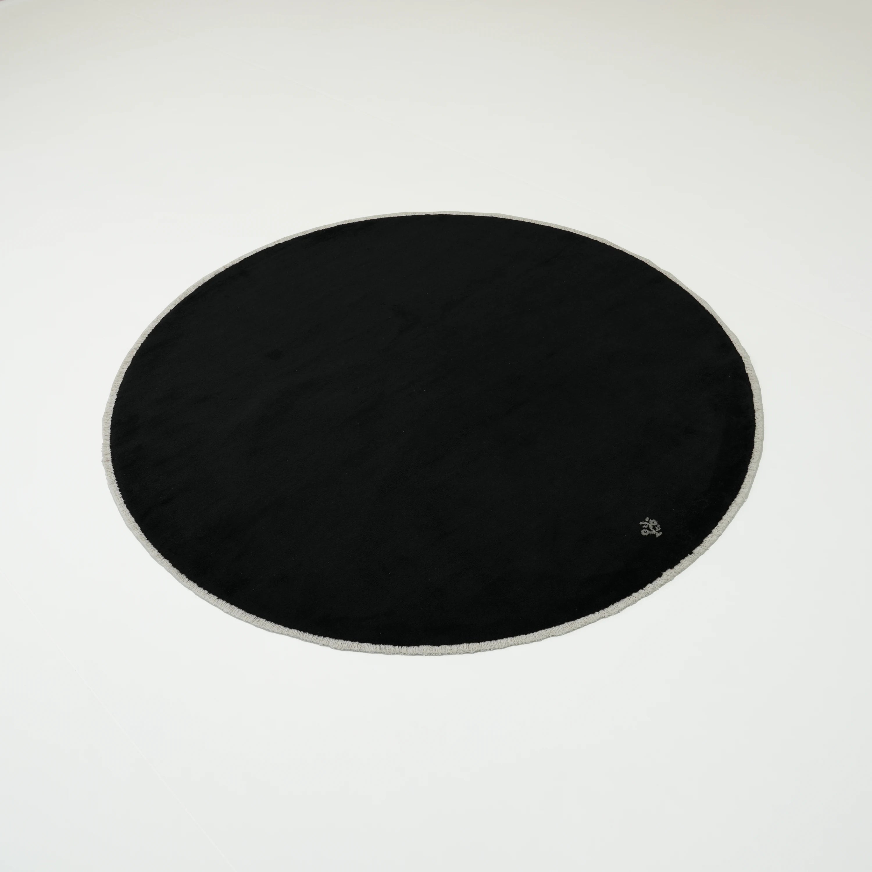 Sekoya Serisi Sade Desenli Siyah Tencel Tezgah Dokuma Yuvarlak Halı