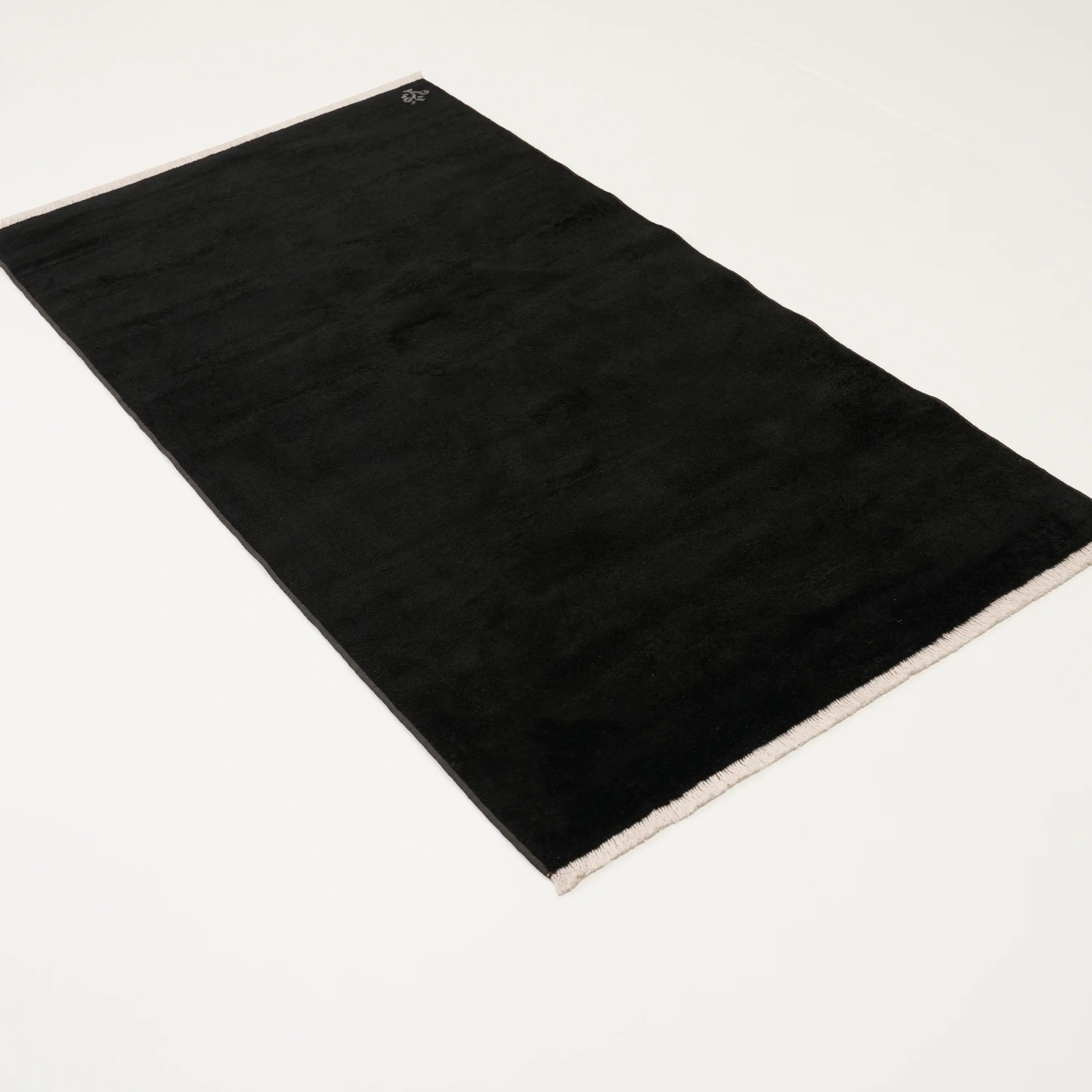 Sekoya Serisi Sade Desenli Siyah Tezgah Dokuma Halı