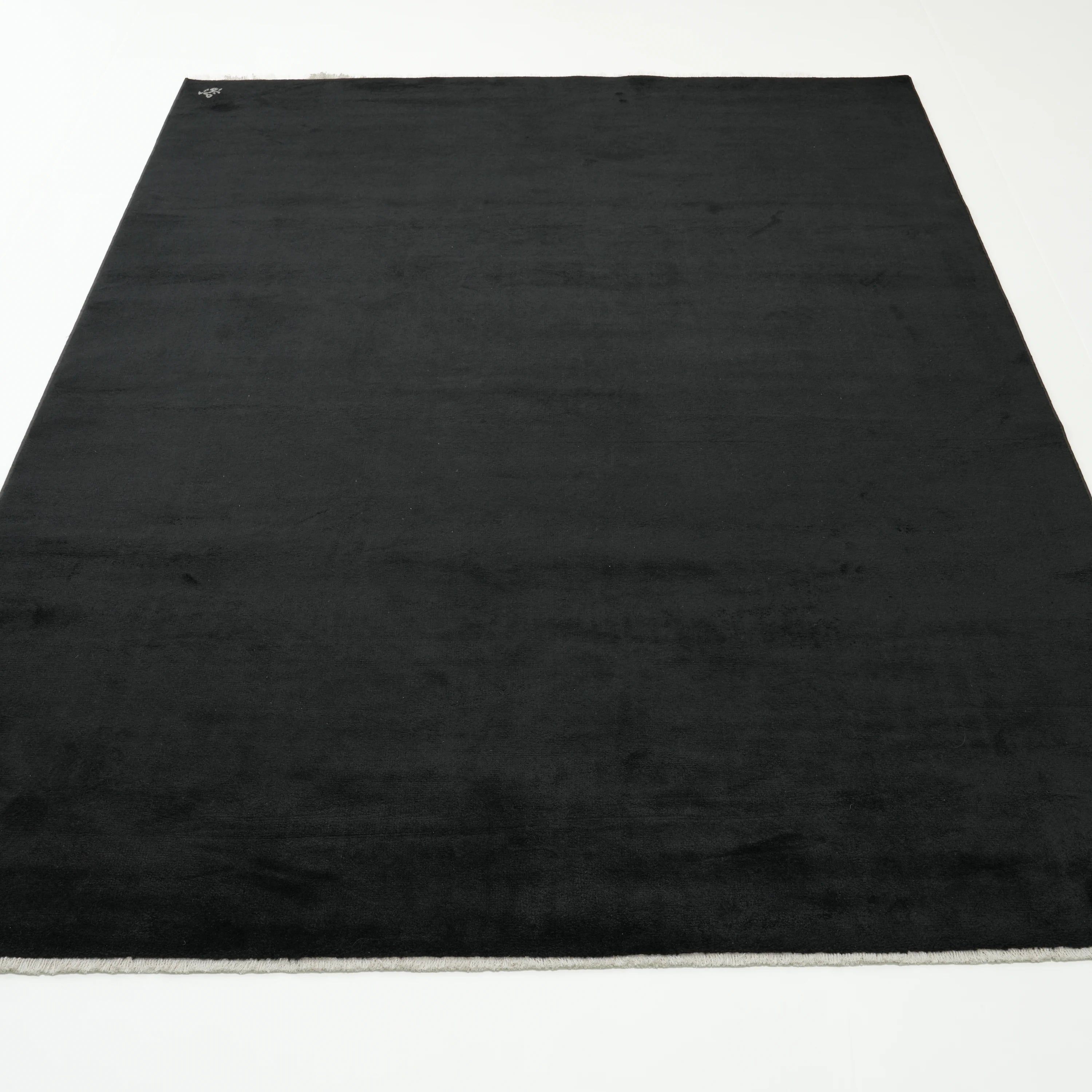 Sekoya Serisi Sade Desenli Siyah Tezgah Dokuma Halı