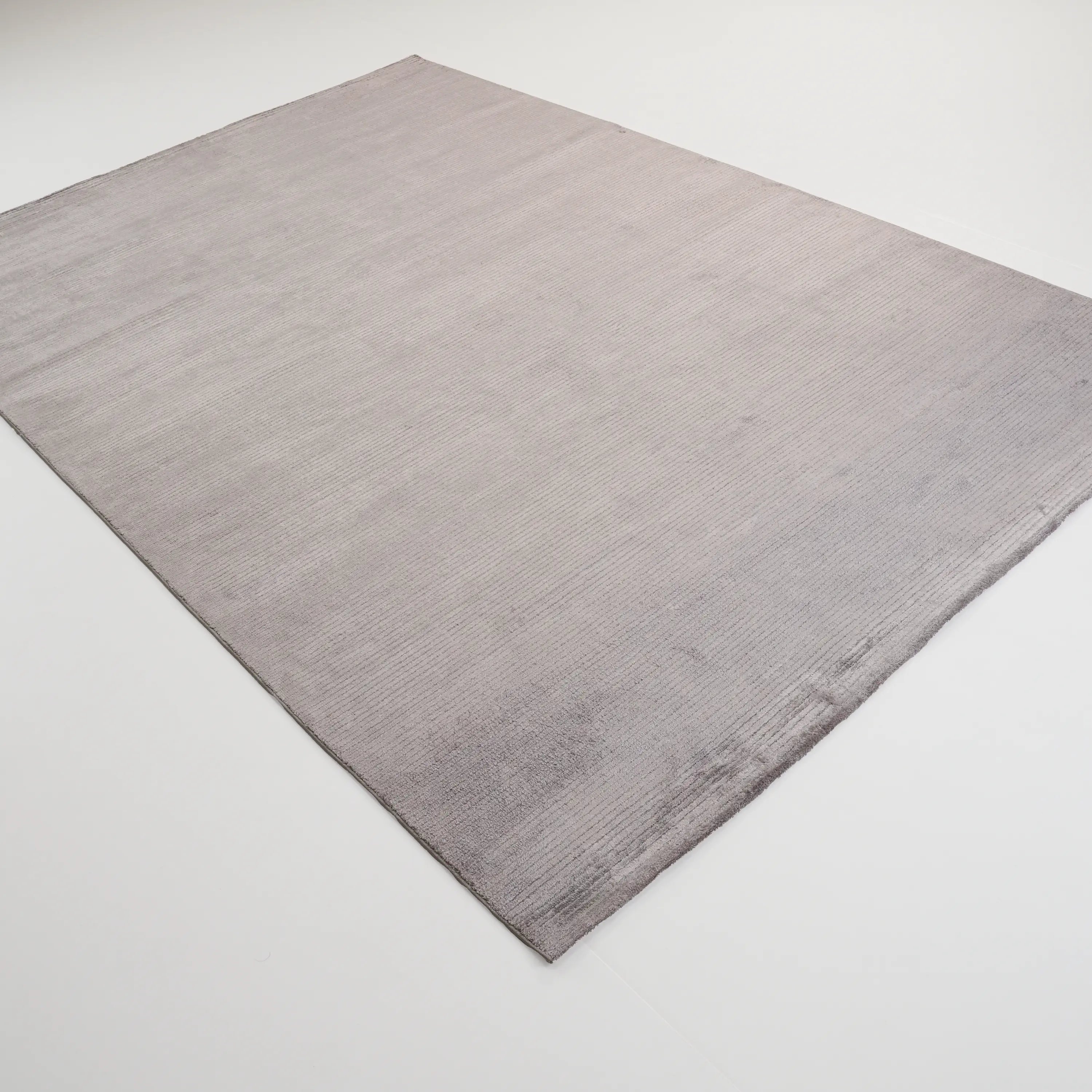 Sotf Line Serisi Çizgi Desenli Makine Dokuma Halı