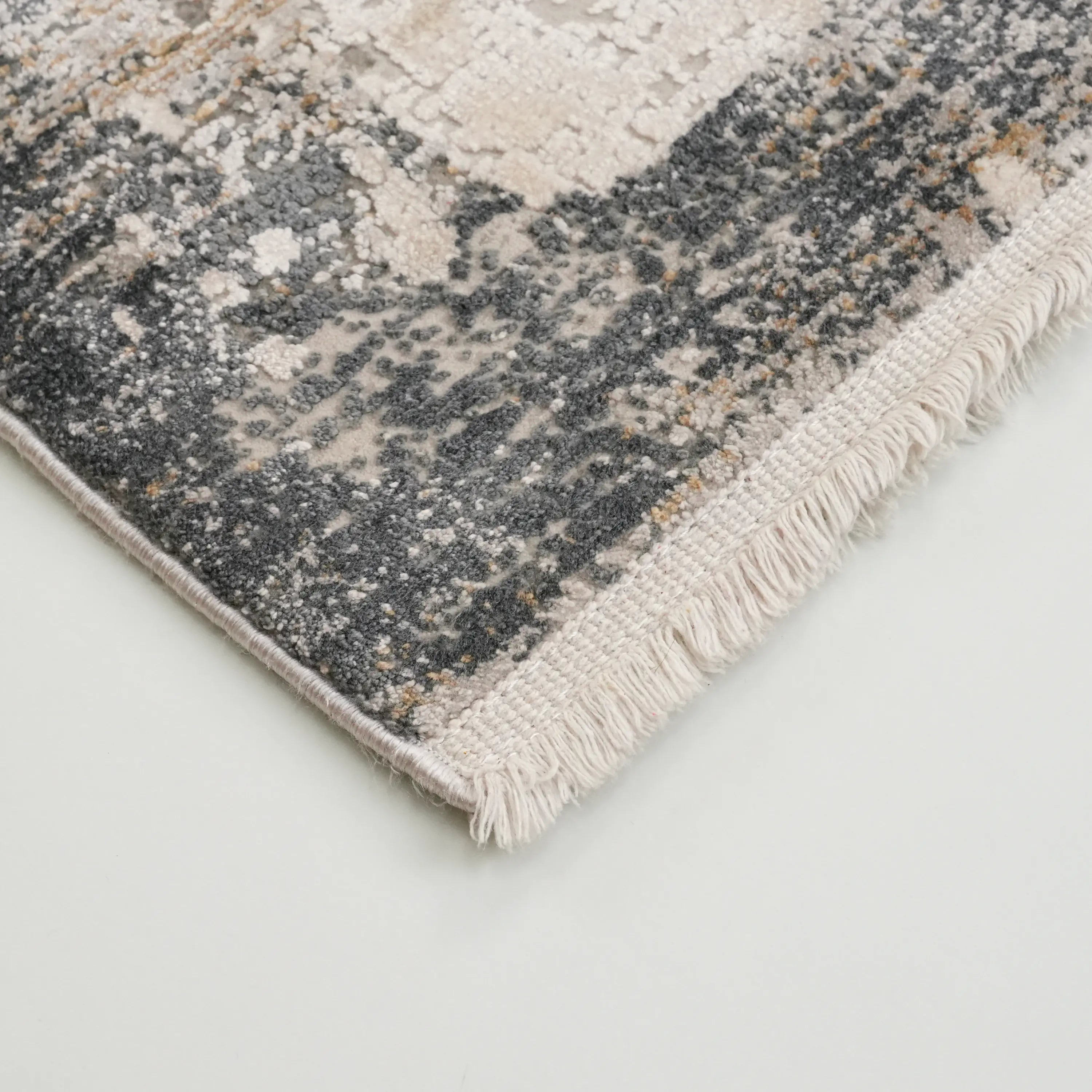 Soyut Desenli Gri Viskon Halı