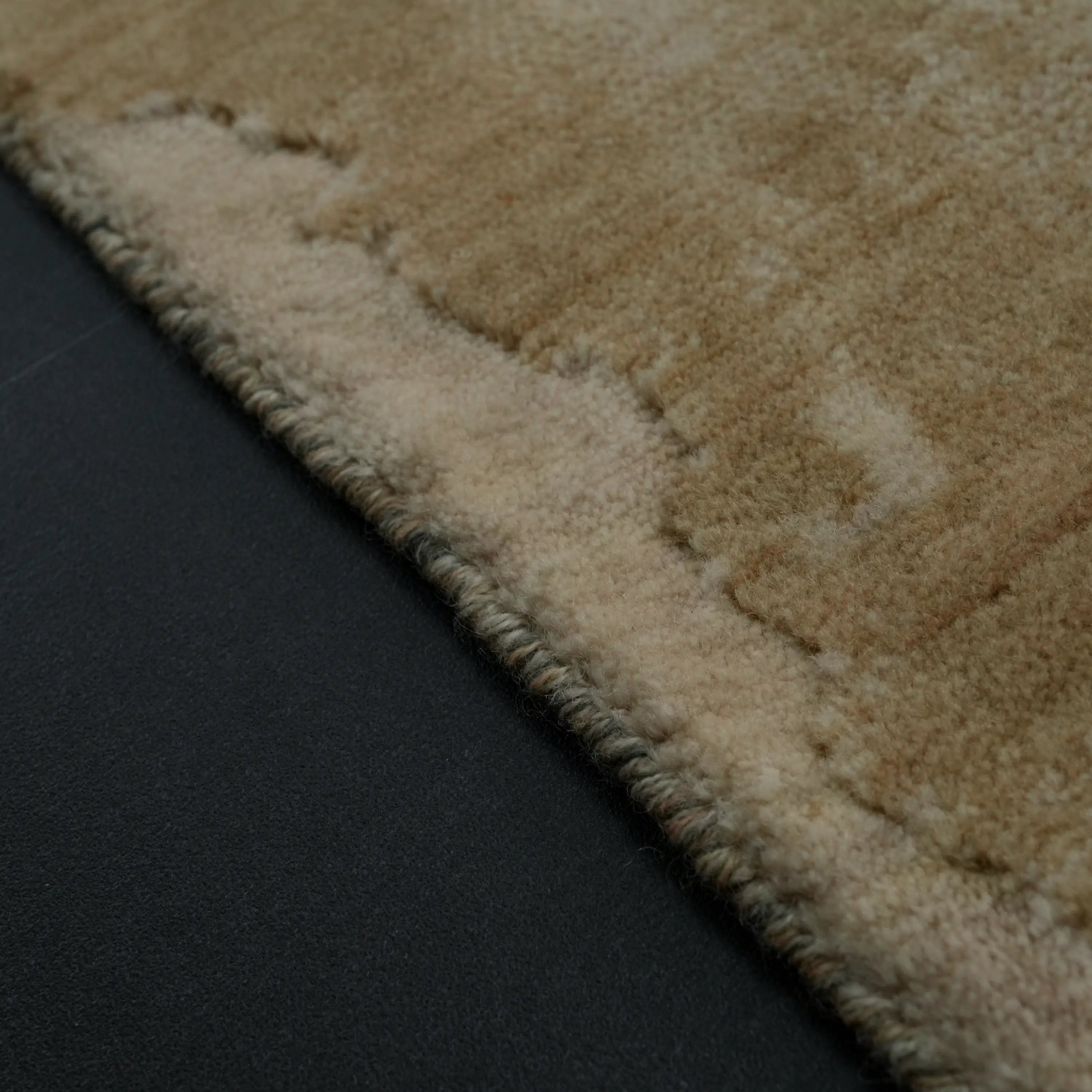 Soyut Desenli Krem Modern Yün Tezgah Dokuma Halı