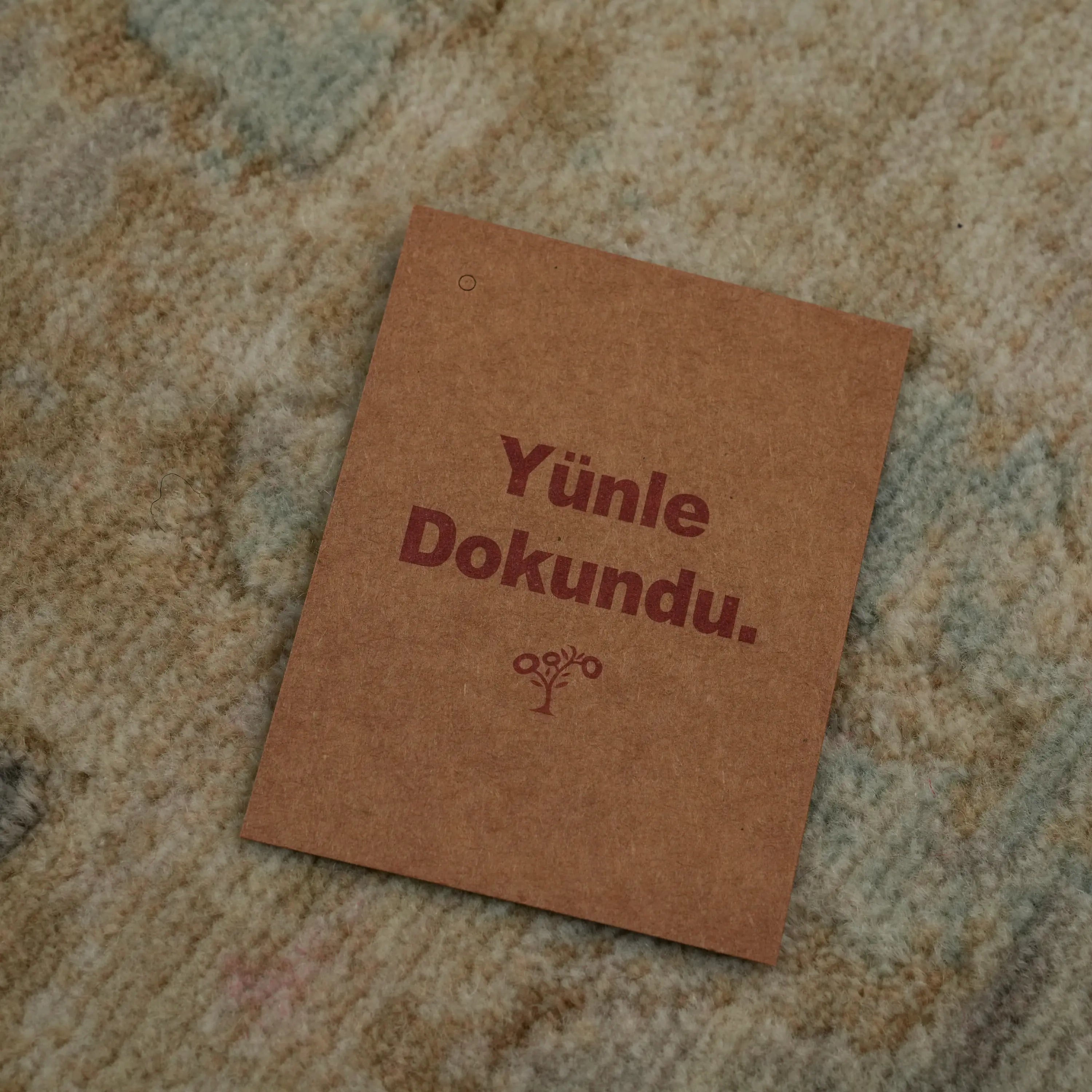 Soyut Desenli Krem Modern Yün Tezgah Dokuma Halı