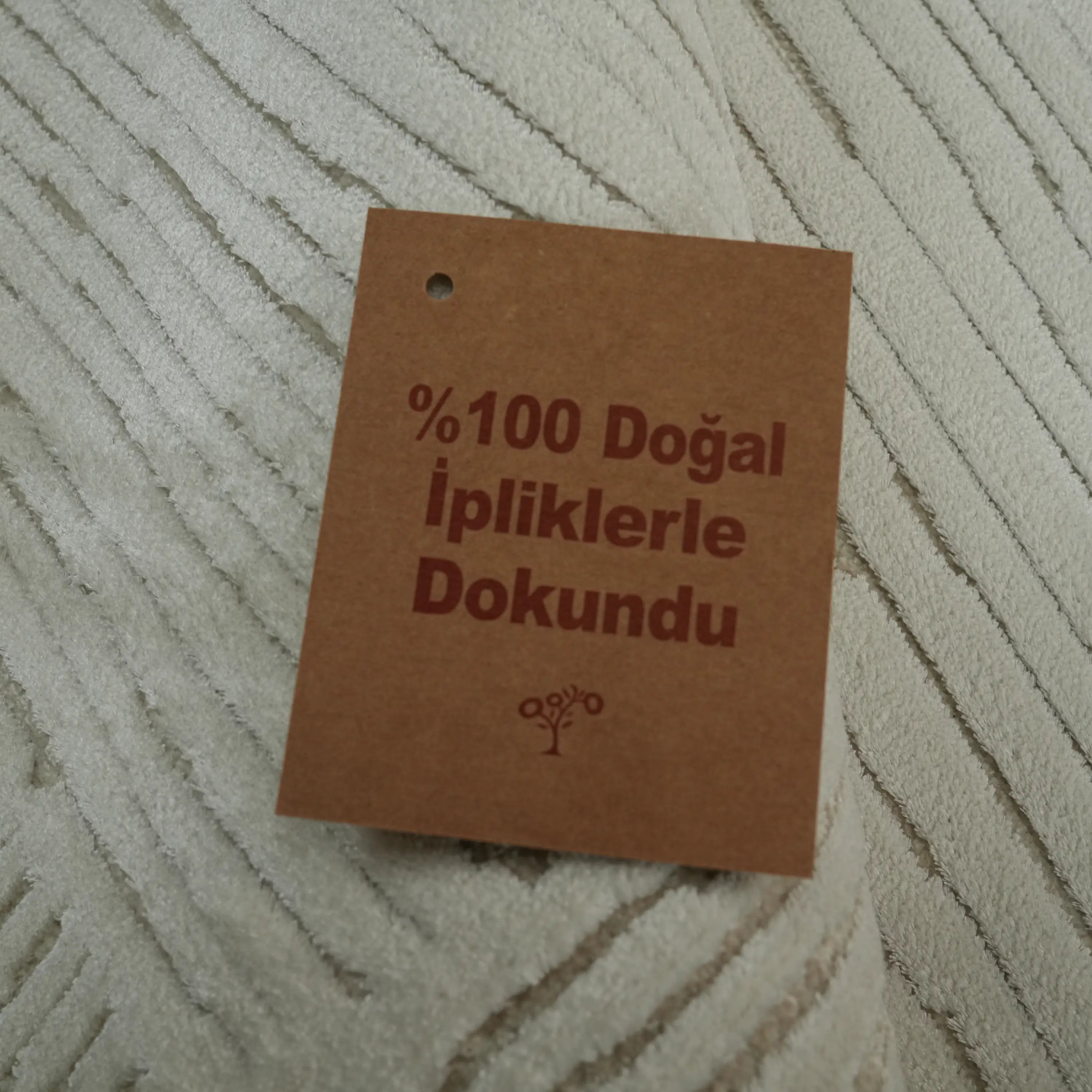 Soyut Desenli Krem Viskon Halı