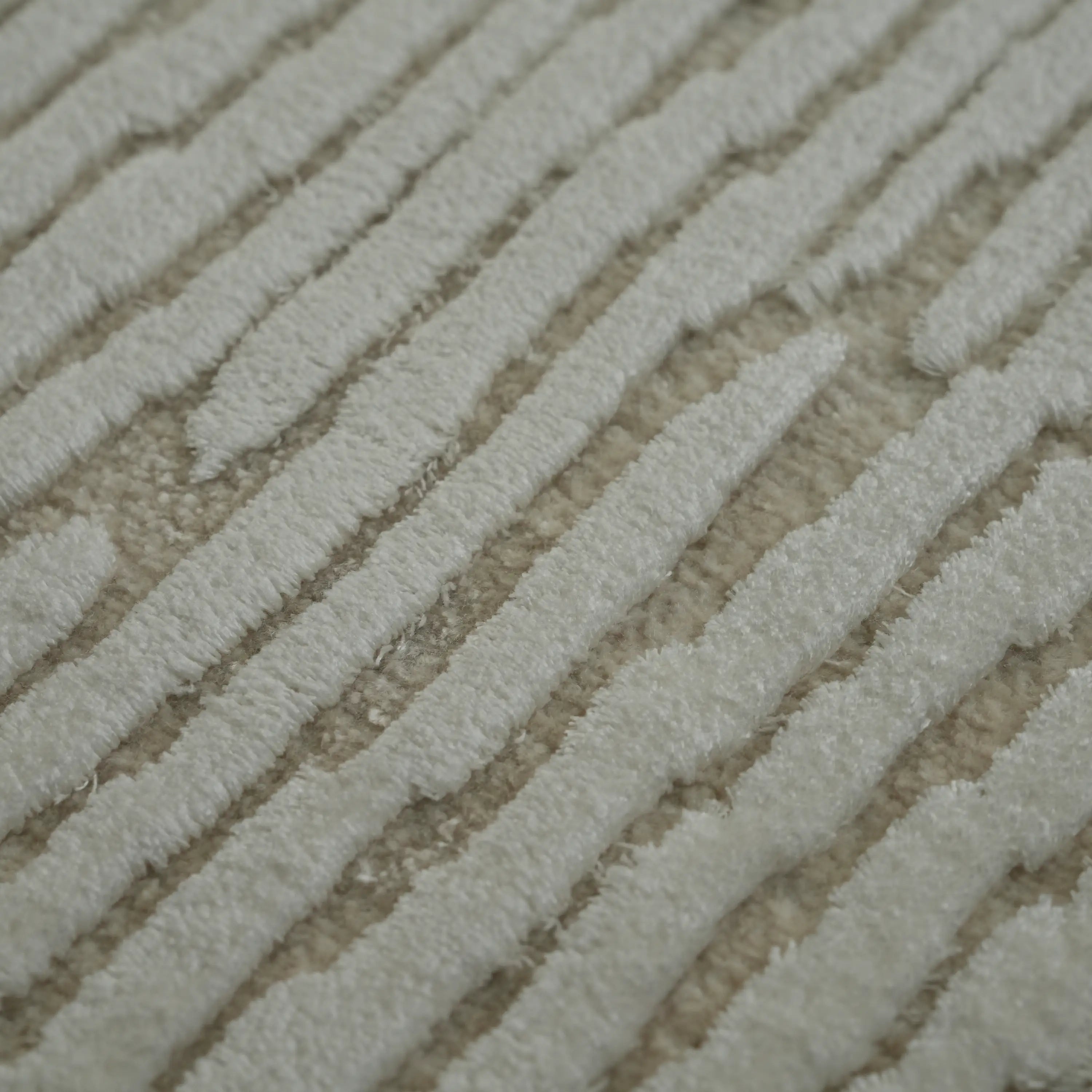 Soyut Desenli Krem Viskon Halı