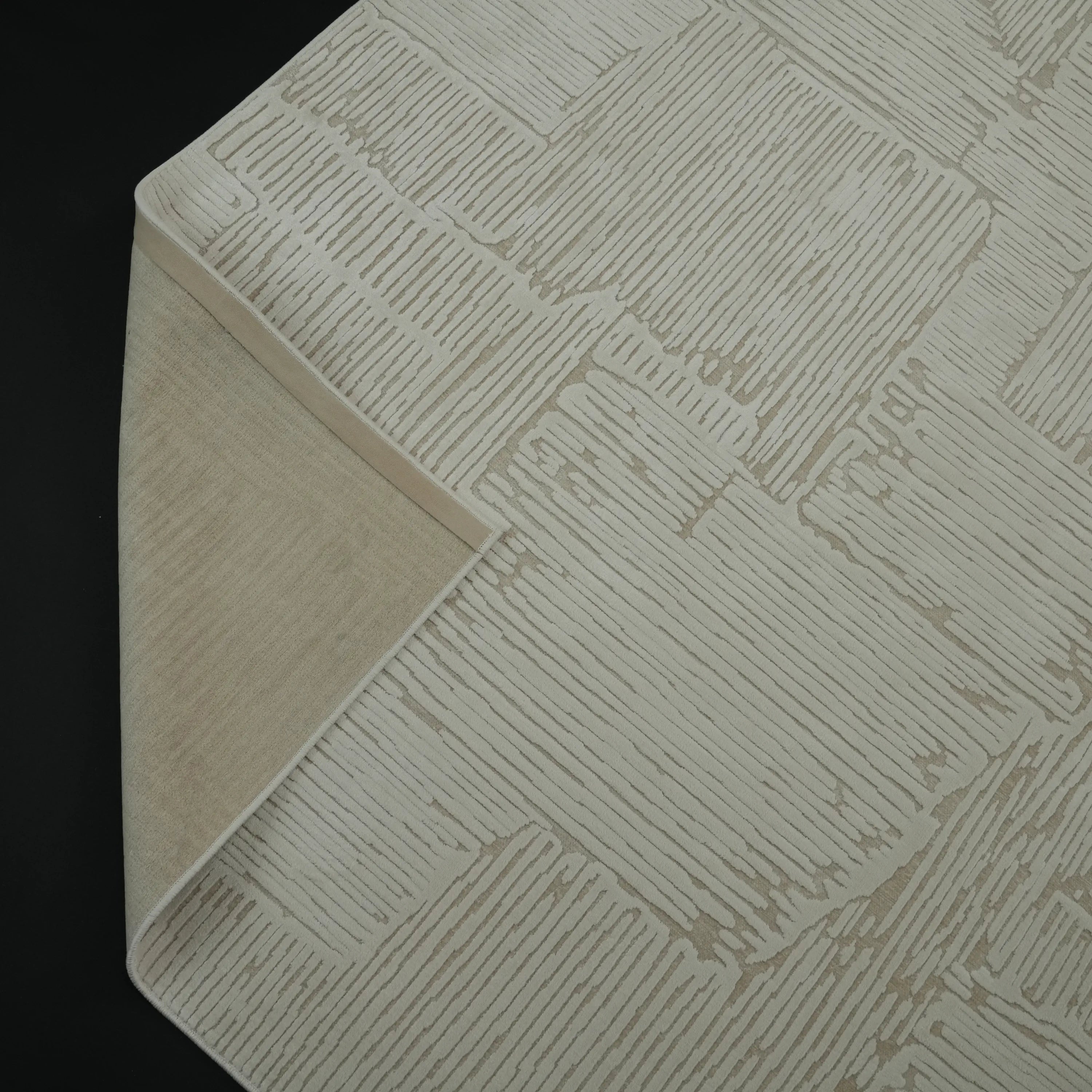 Soyut Desenli Krem Viskon Halı