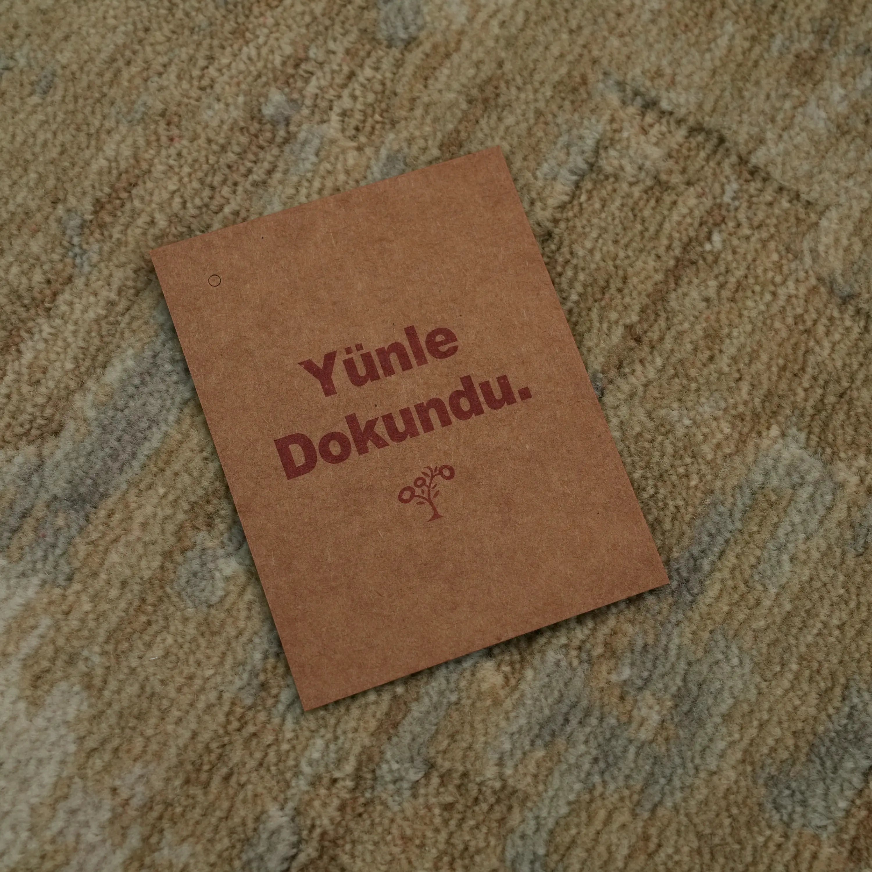 Soyut Desenli Krem Yün Modern Tezgah Dokuma Halı