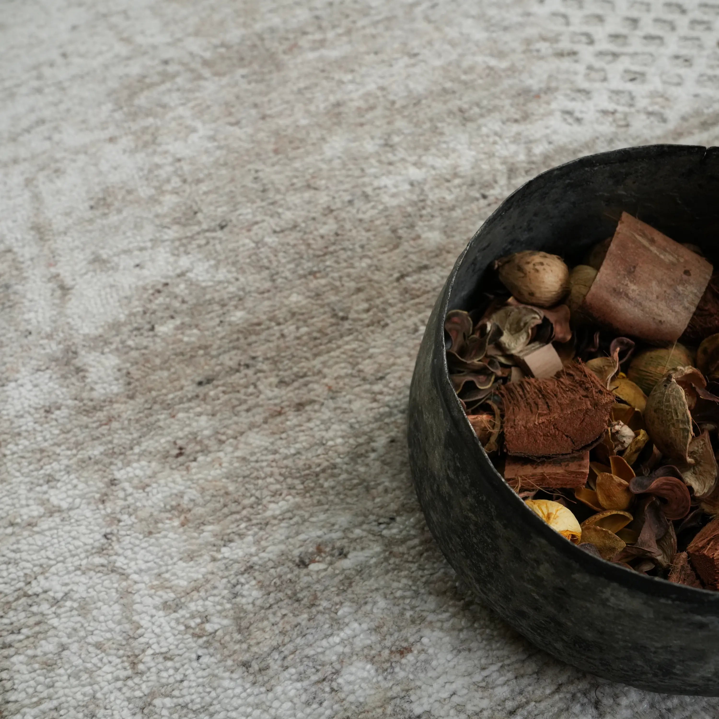 Abstract Patterned Cream Wool/Viscose Loom-Woven Rug