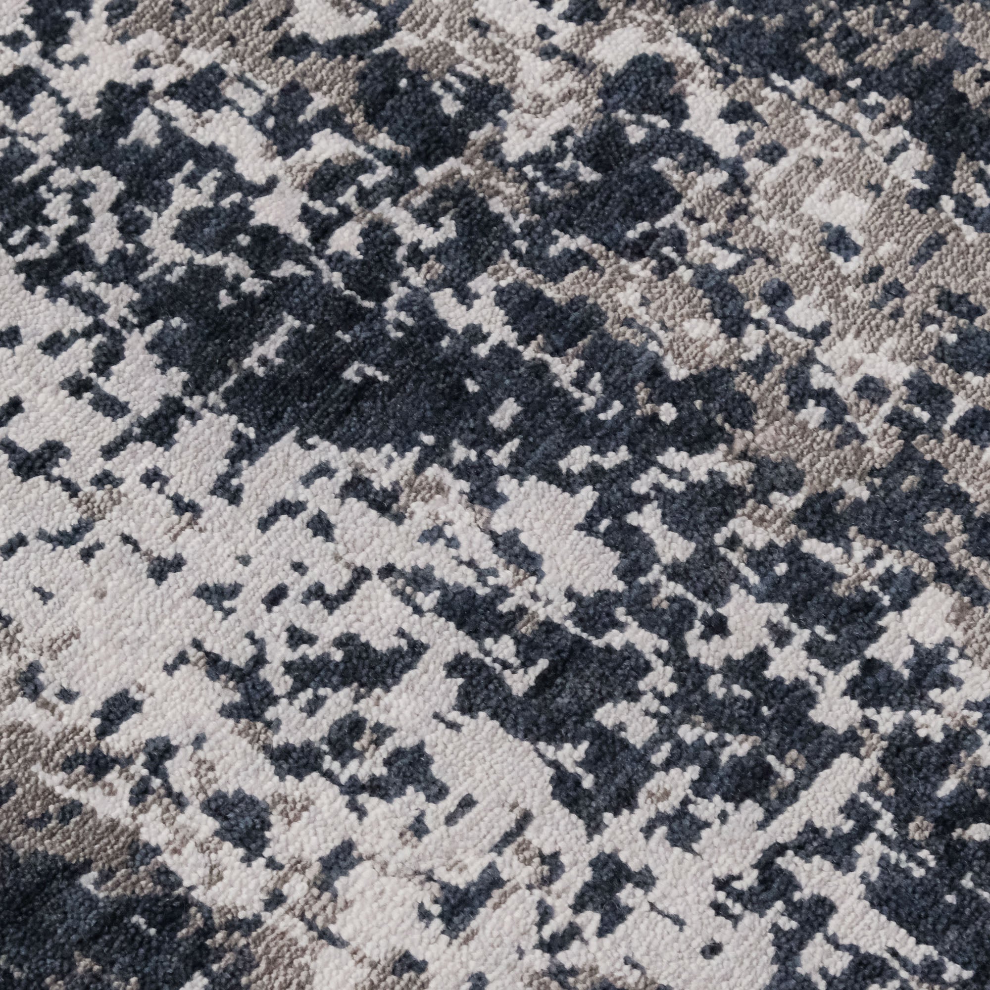 Soyut Desenli Lacivert Yün Halı