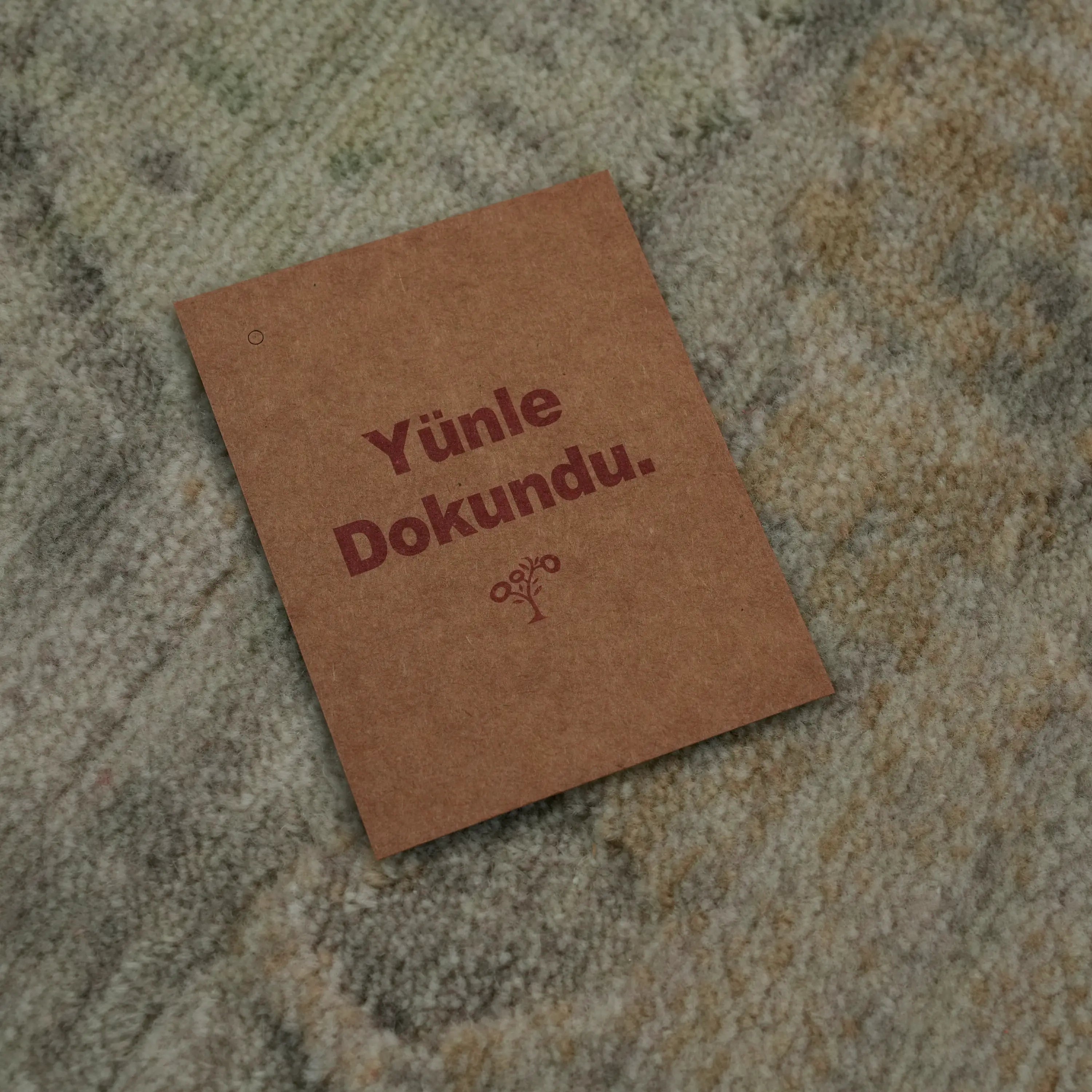 Soyut Desenli Yün Krem Modern Tezgah Dokuma Halı