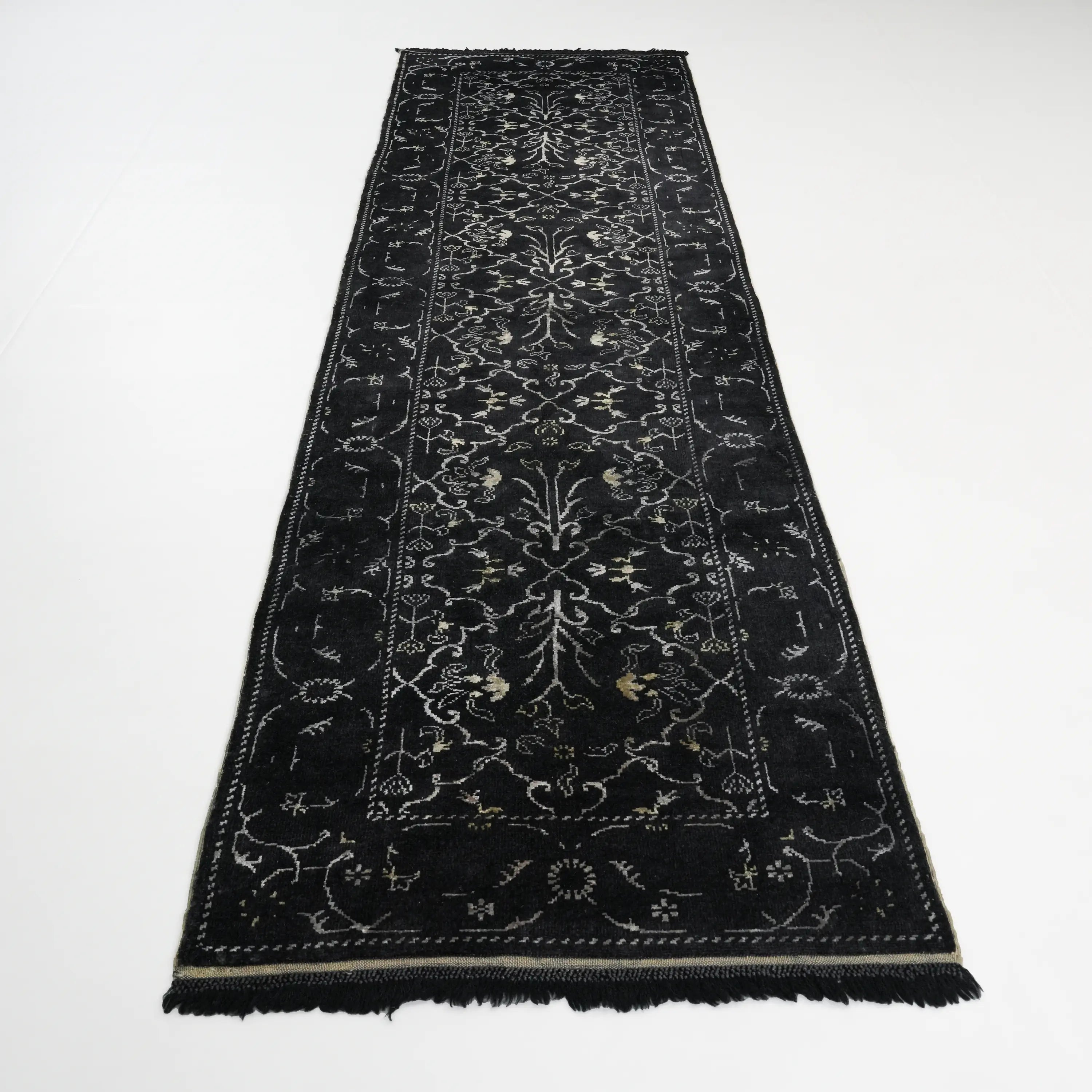 Sultan Series Handwoven Framed Patterned Silk Black Rug
