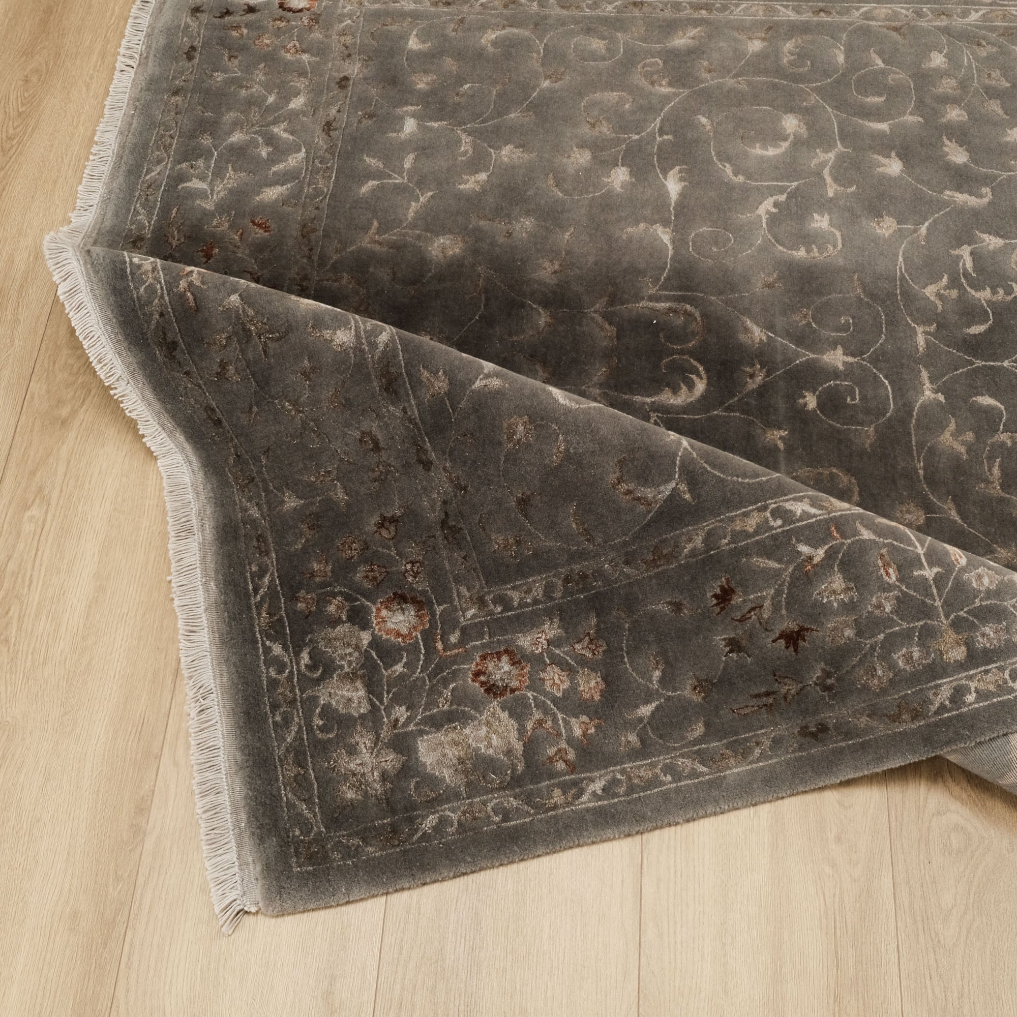 Sultanahmet Serisi Çiçek Desenli Gri El Dokuma Yün Halı