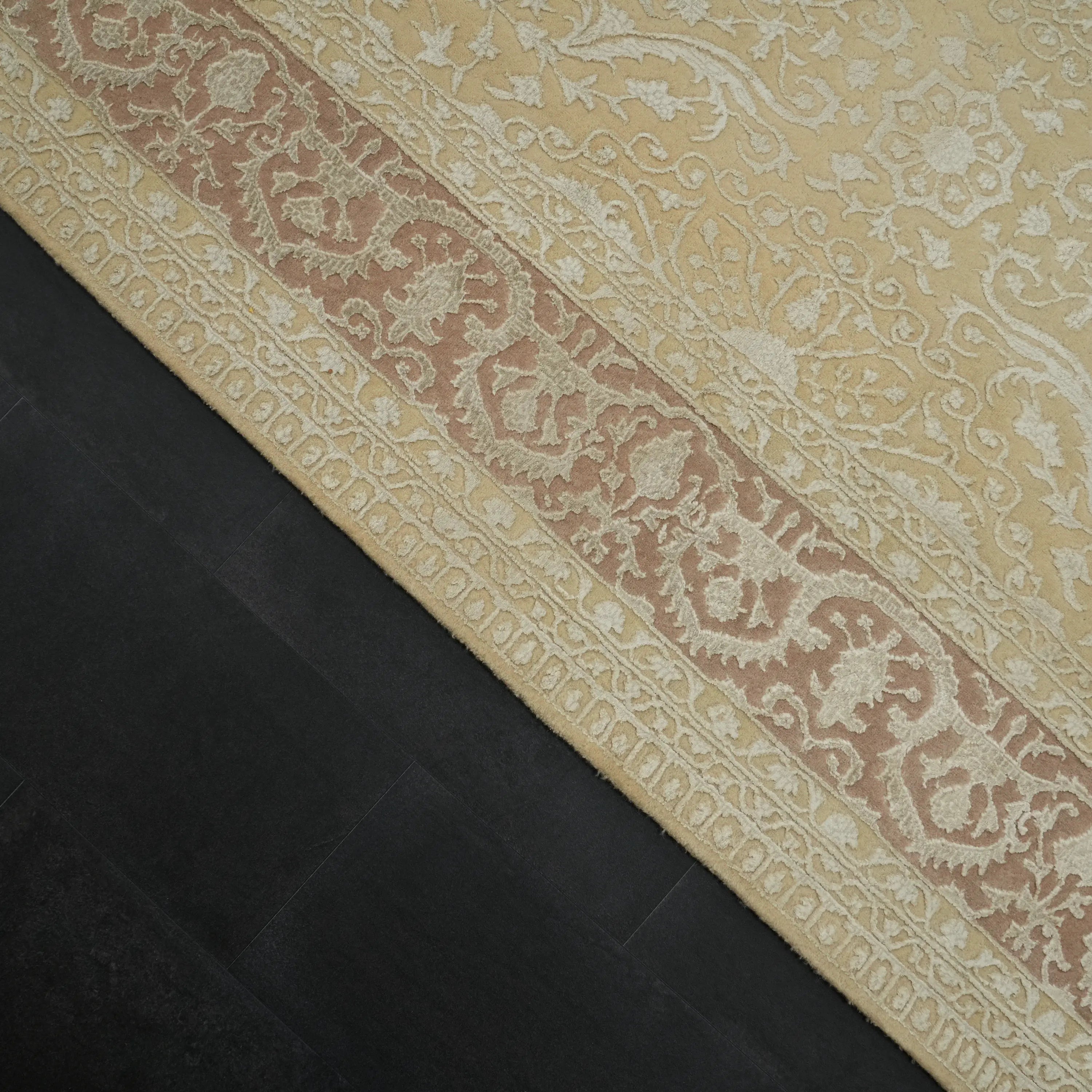 Sultanahmet Series Handwoven Floral Pattern Cream Wool Rug