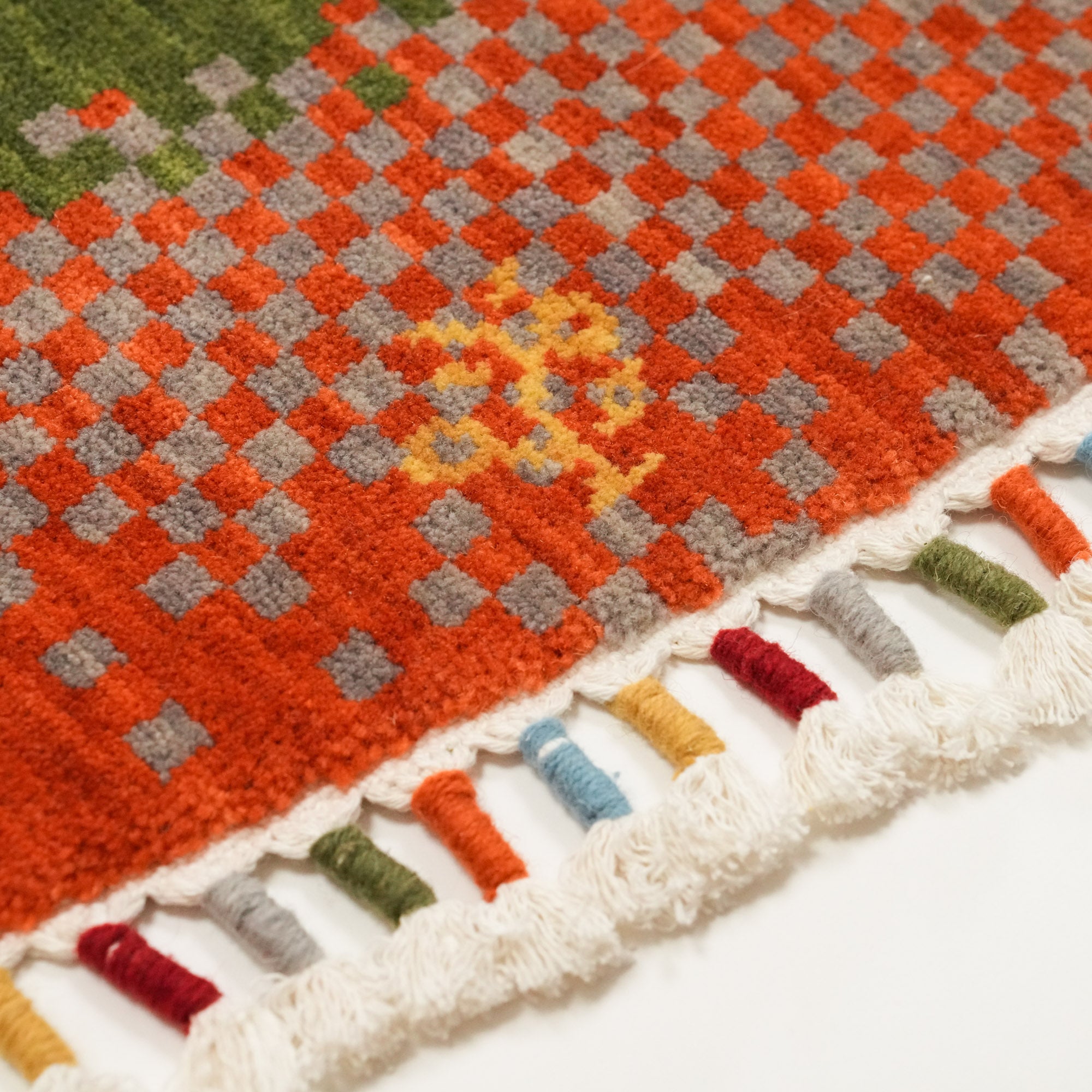 Tempus Series Modern Authentic Patterned Wool Colorful Round Loom-Woven Rug