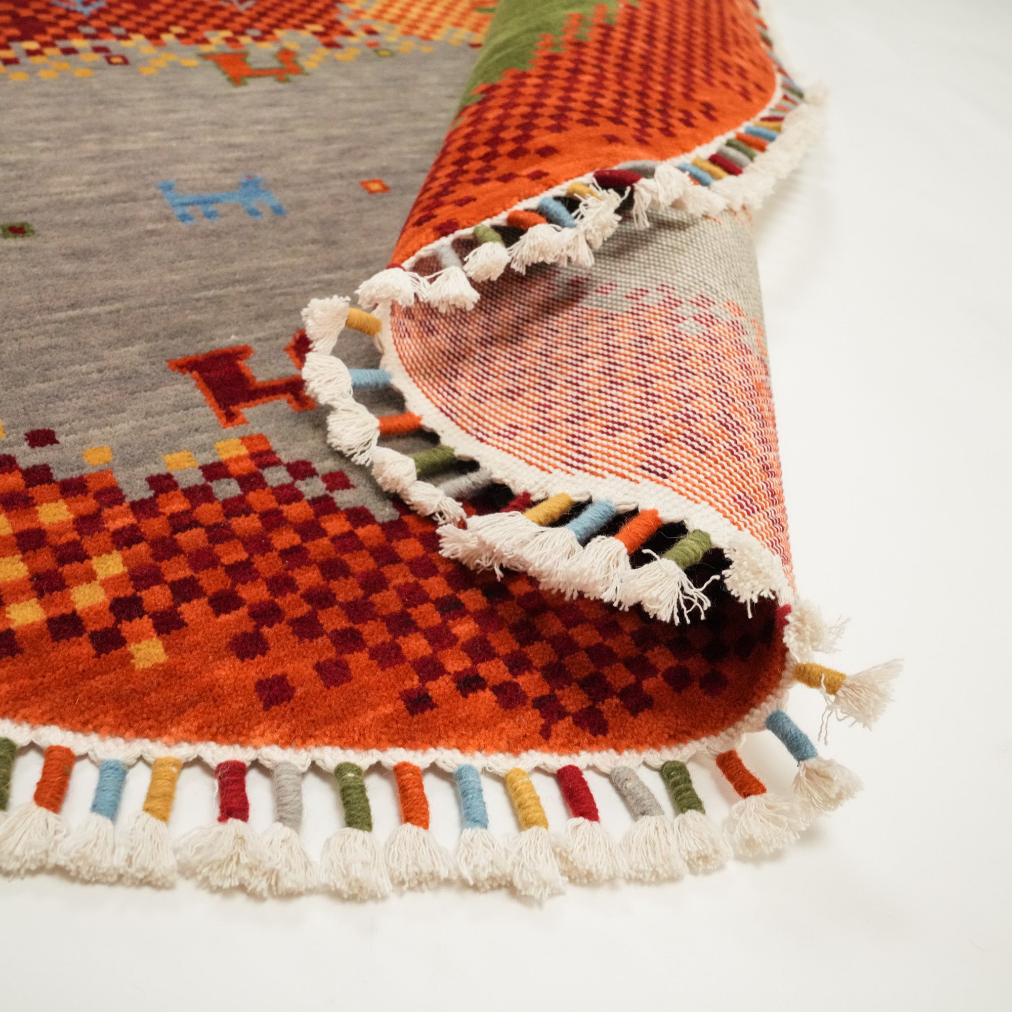 Tempus Series Modern Authentic Patterned Wool Colorful Round Loom-Woven Rug