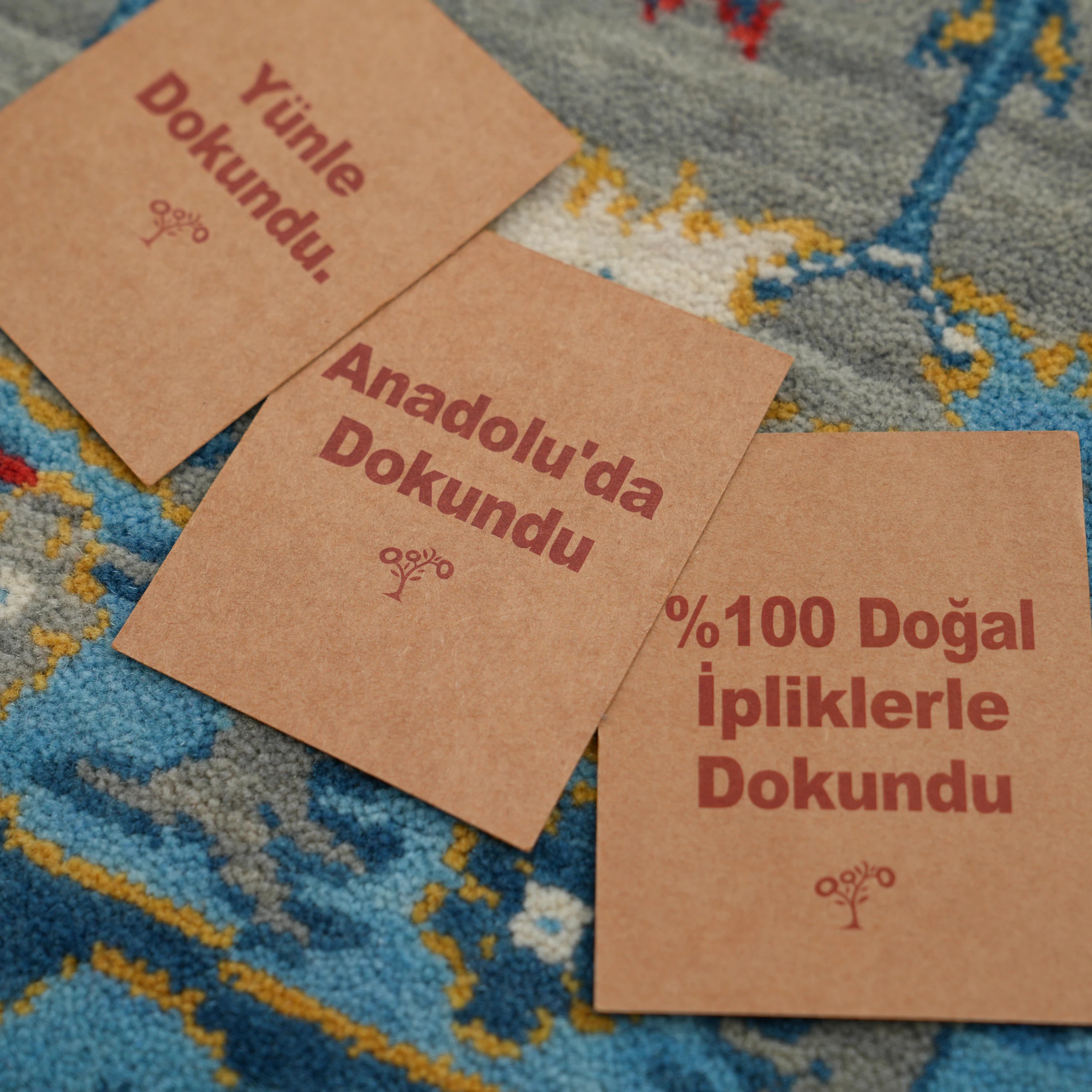 Tempus Serisi Uşak Desenli Mavi-Gri Yün Tezgah Dokuma Yuvarlak Halı