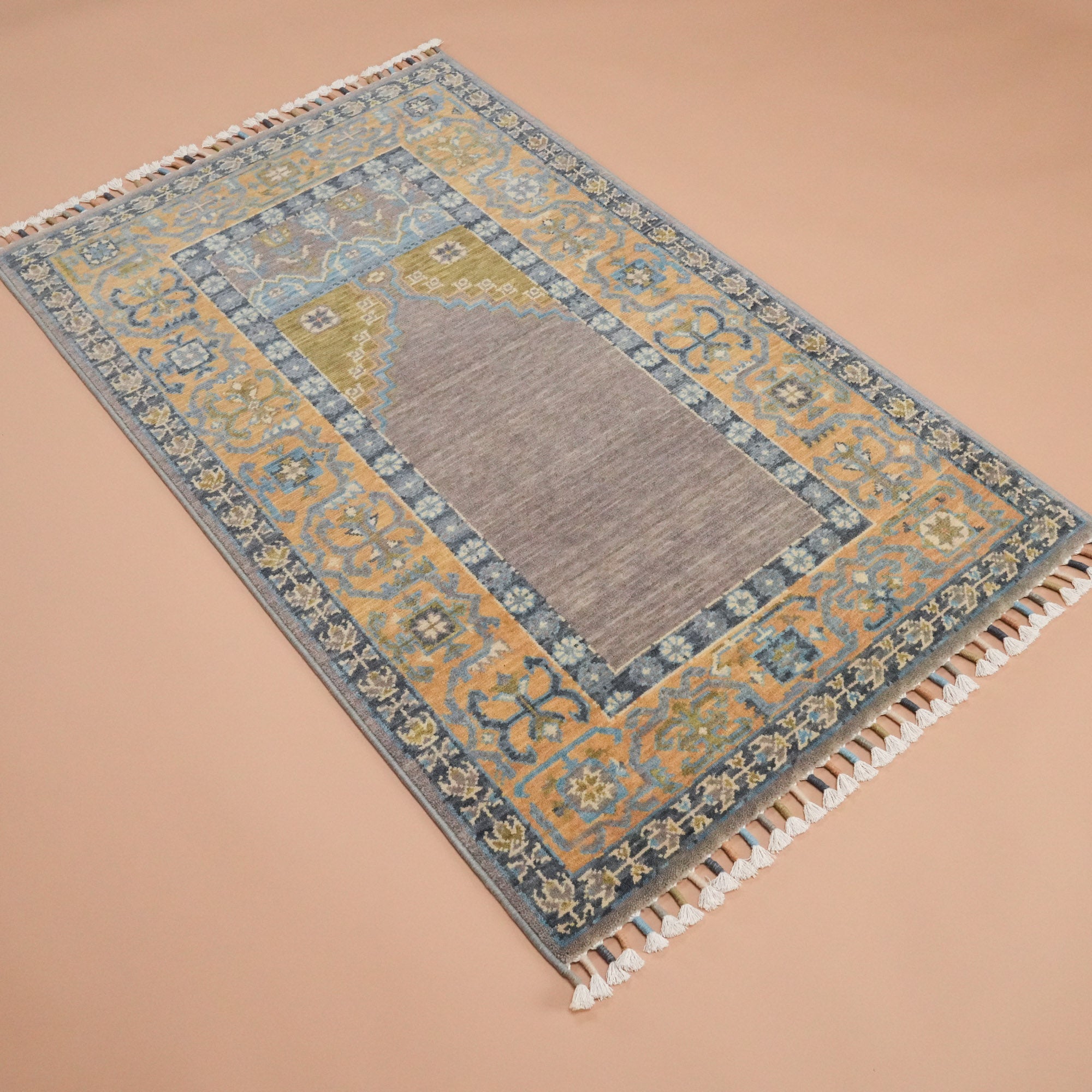 Tezgah Dokuma Gri Yün Seccade Halı