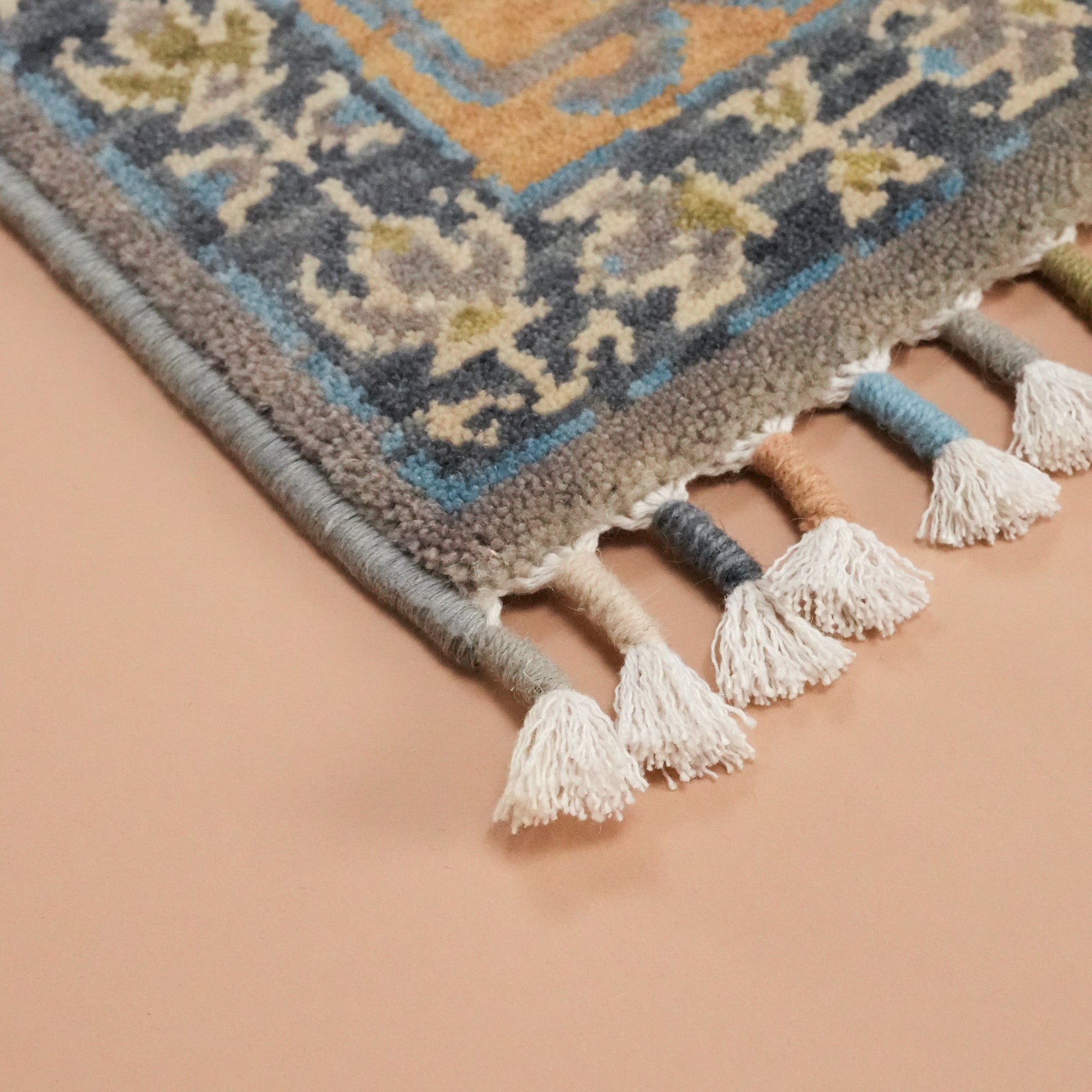 Tezgah Dokuma Gri Yün Seccade Rug