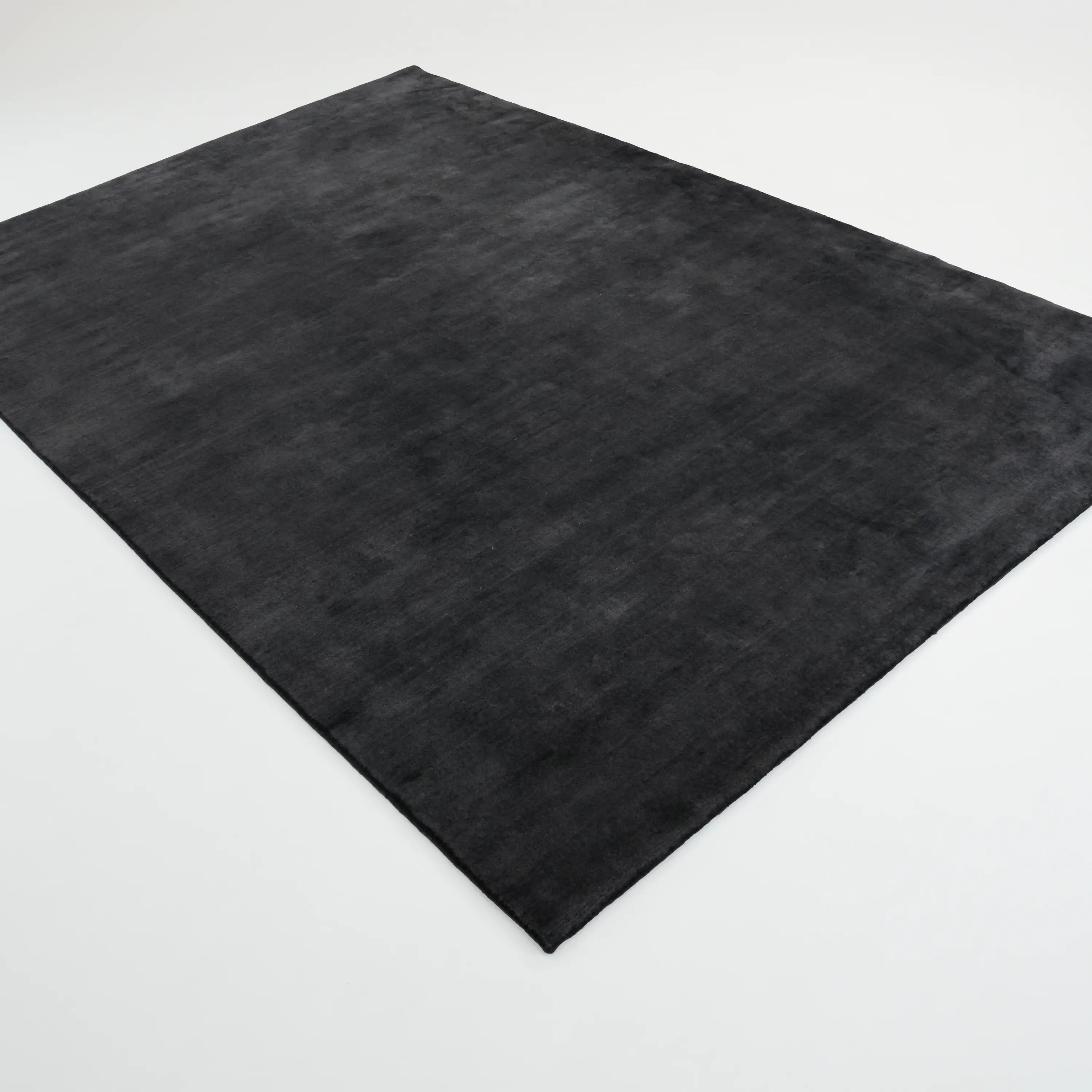 Hand Woven Plain Patterned Anthracite Carpet