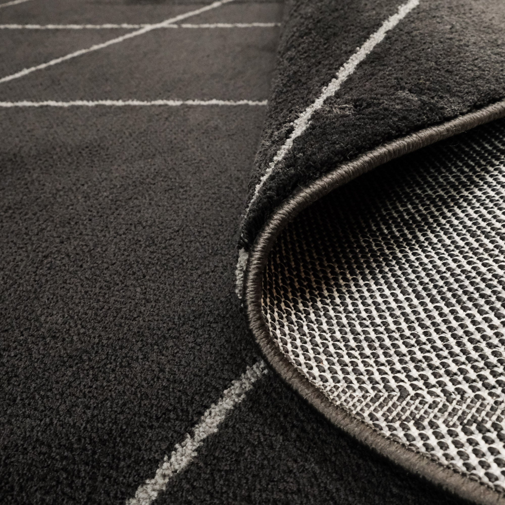 Urban Serisi Geometrik Desenli Siyah Sentetik Halı